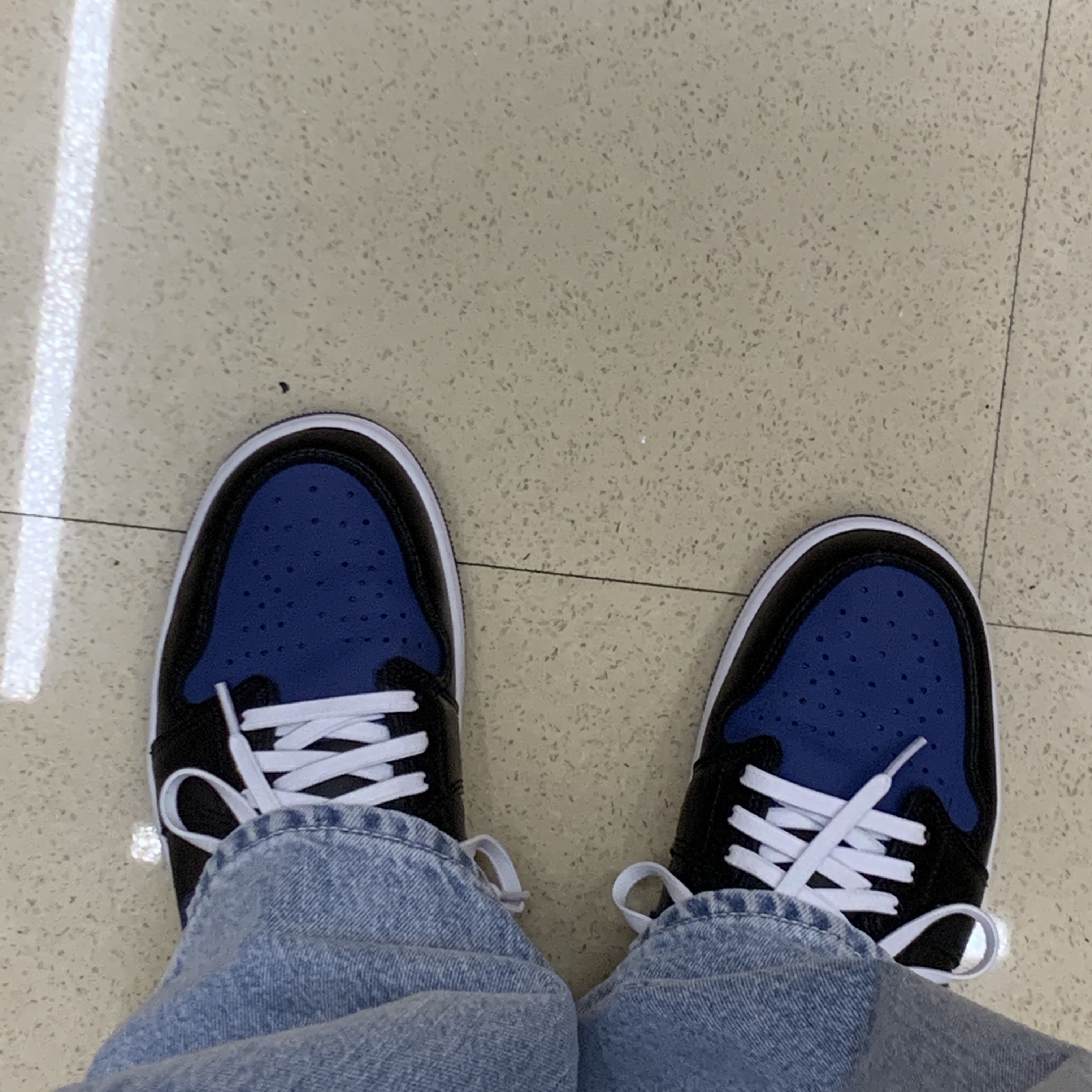 Jordan 1 Retro Low OG Mystic Navy 착용 스타일 - 2