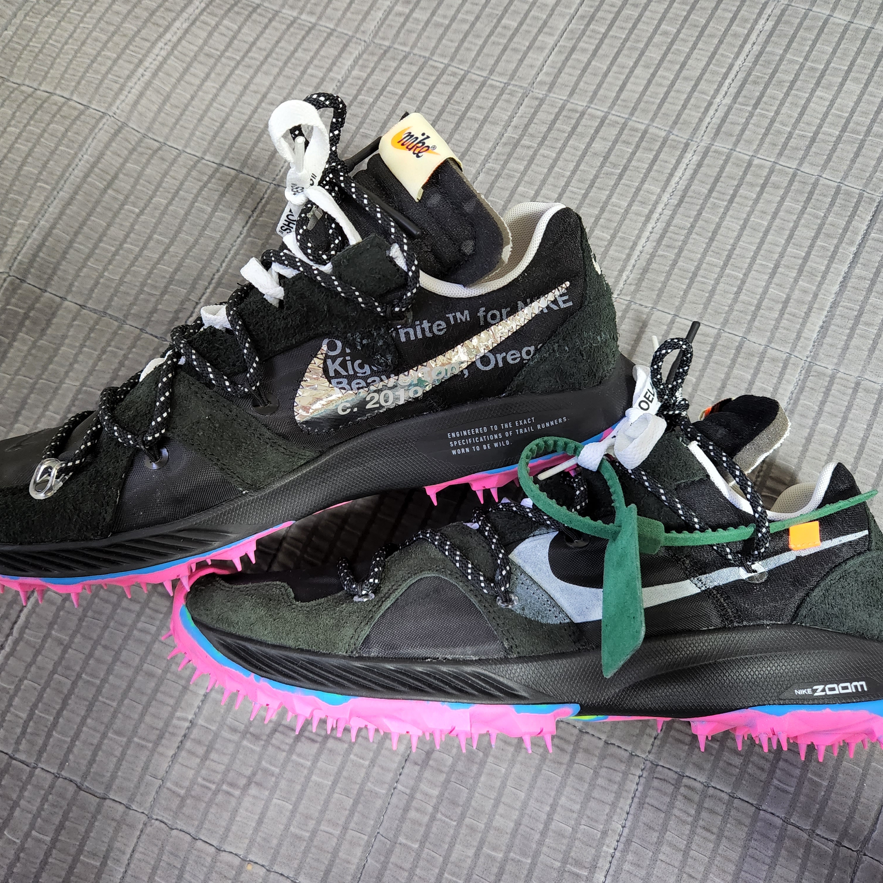 (W) Nike x Off-White Zoom Terra Kiger 5 Black 착용 스타일 - 2
