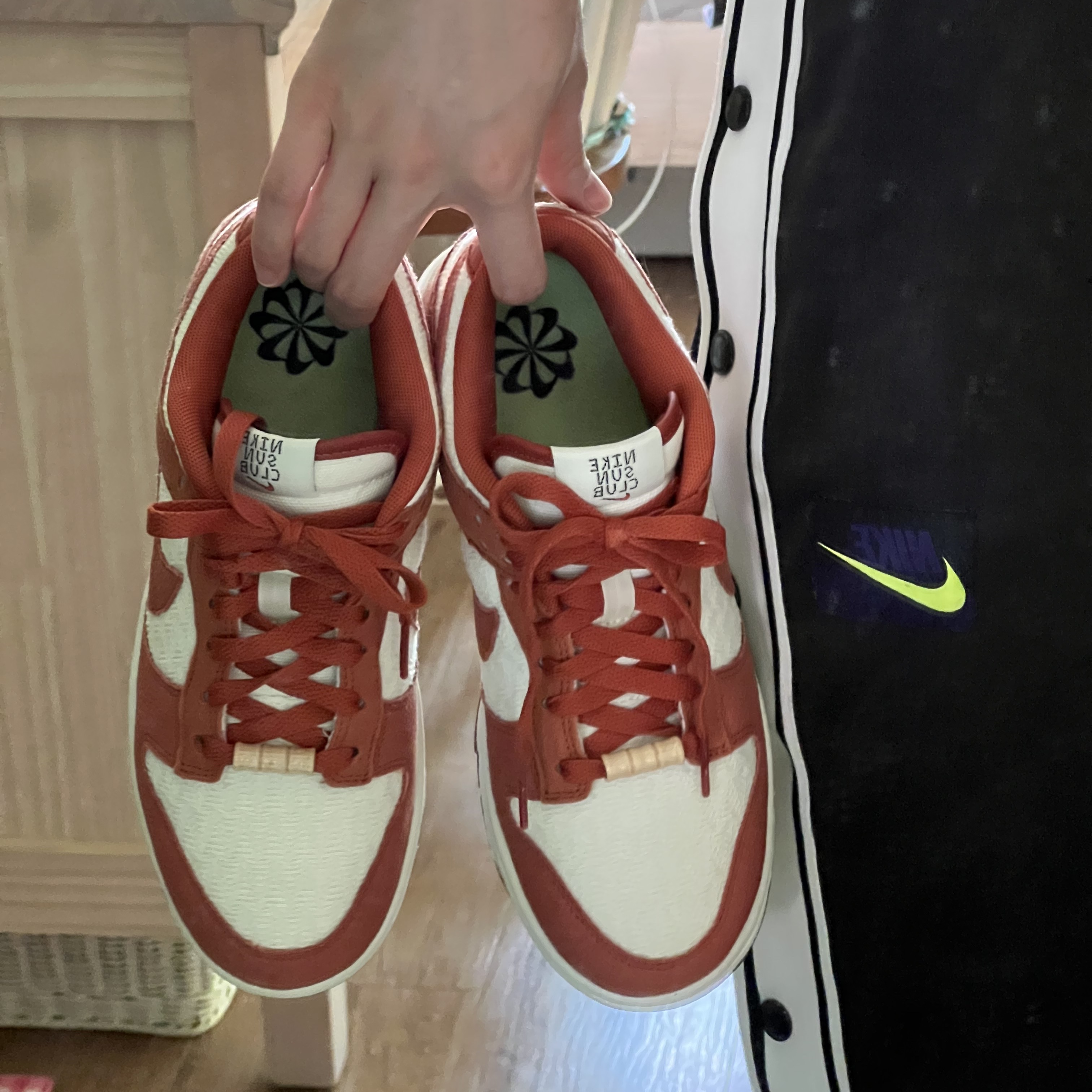 (W) Nike Dunk Low SE Sun Club Burnt Sunrise 착용 스타일