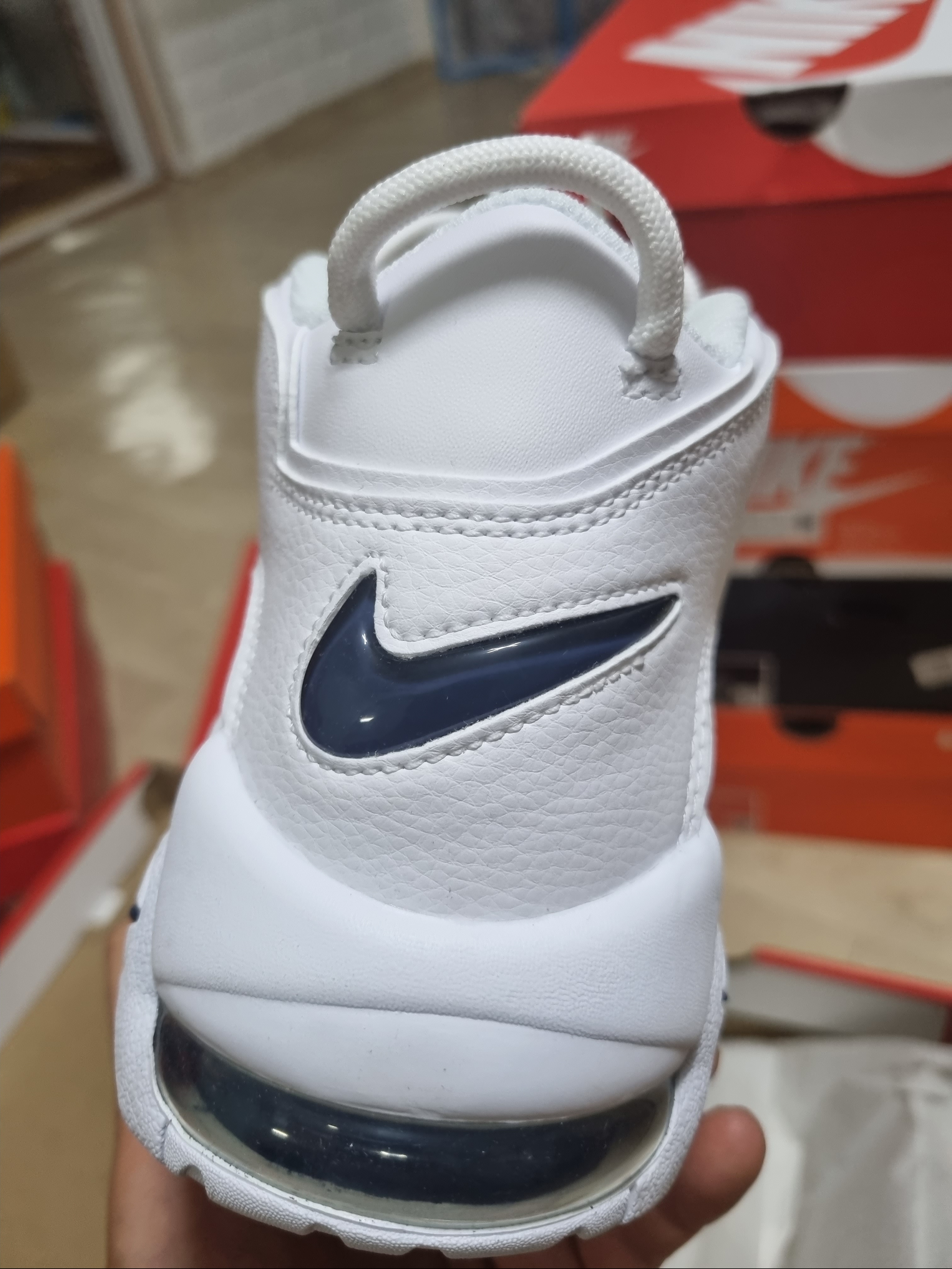 Nike Air More Uptempo 96 White Midnight Navy 착용 스타일 - 4