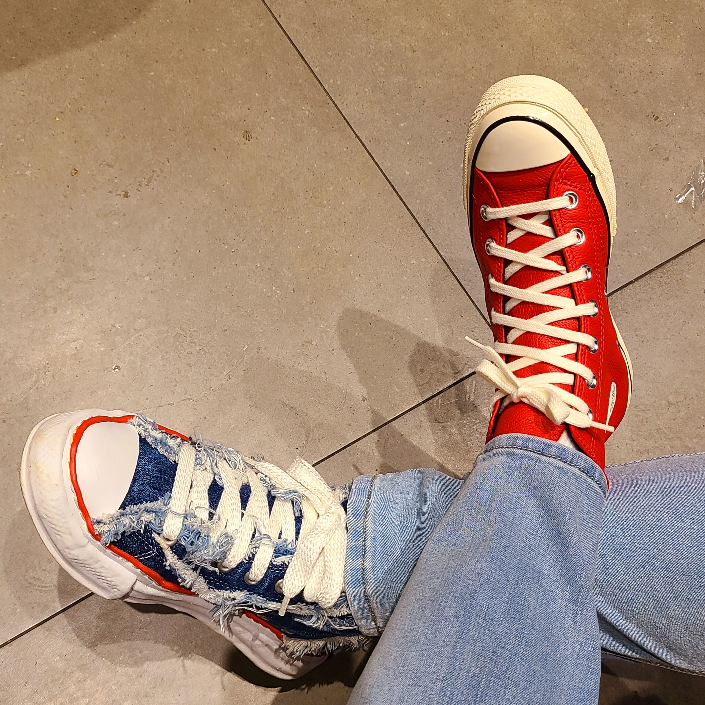 Maison Mihara Yasuhiro x Nigel Cabourn High Cut Sneakers One Wash 12oz Denim, Converse Chuck 70 High Seasonal Leather University Red 착용 스타일 - 3