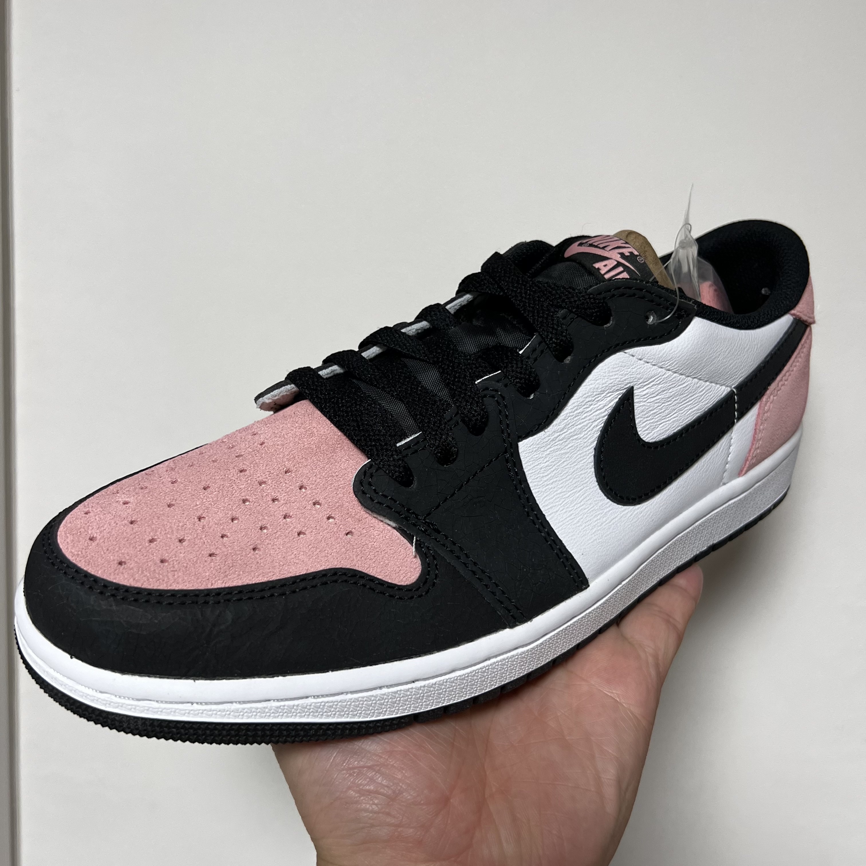Jordan 1 Retro Low OG Bleached Coral 착용 스타일