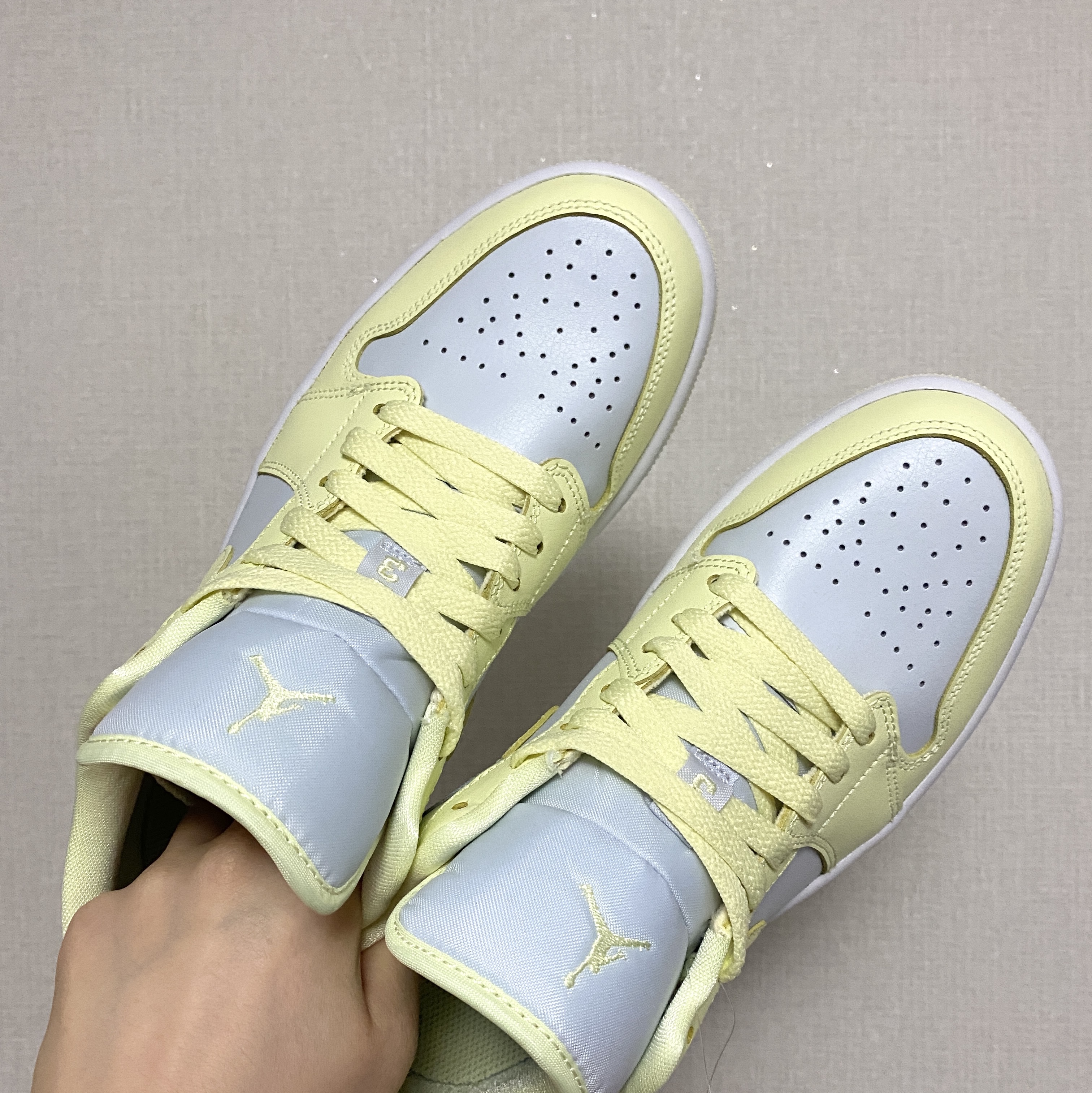 (W) Jordan 1 Low Citron Tint 착용 스타일 - 2