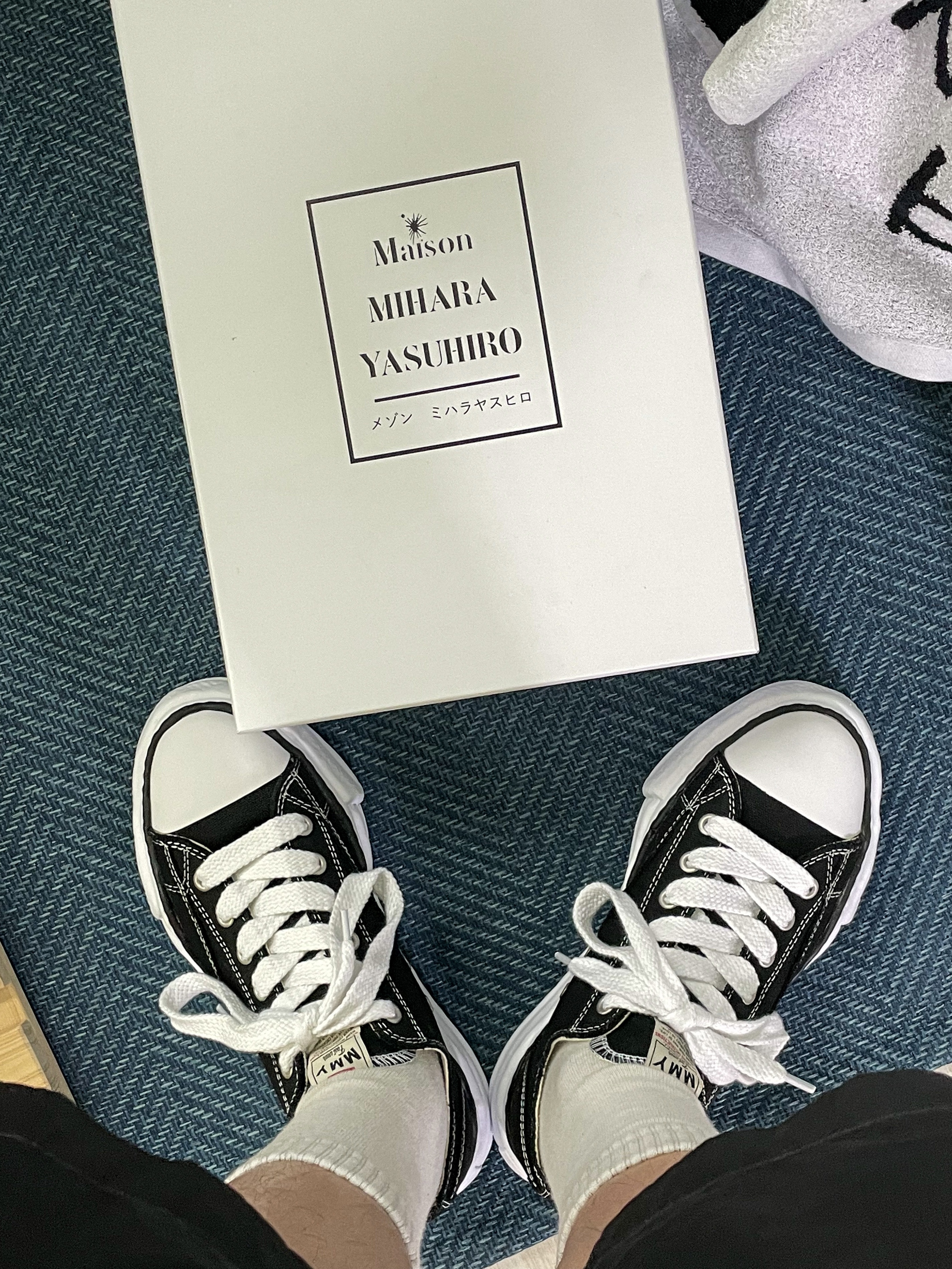 Maison Mihara Yasuhiro Peterson OG Sole Canvas Low Sneakers Black 착용 스타일 - 4
