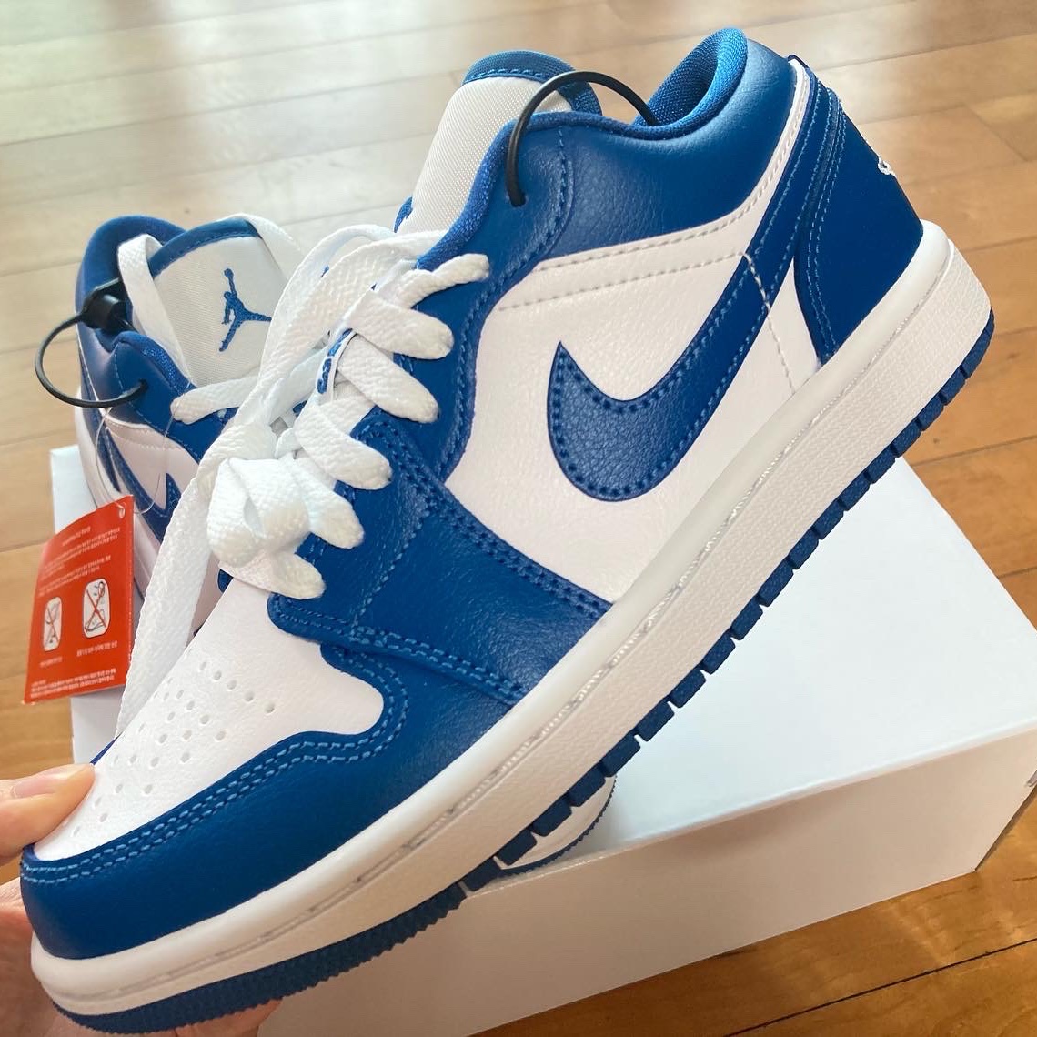 (W) Jordan 1 Low White Dark Marina Blue 착용 스타일 - 1