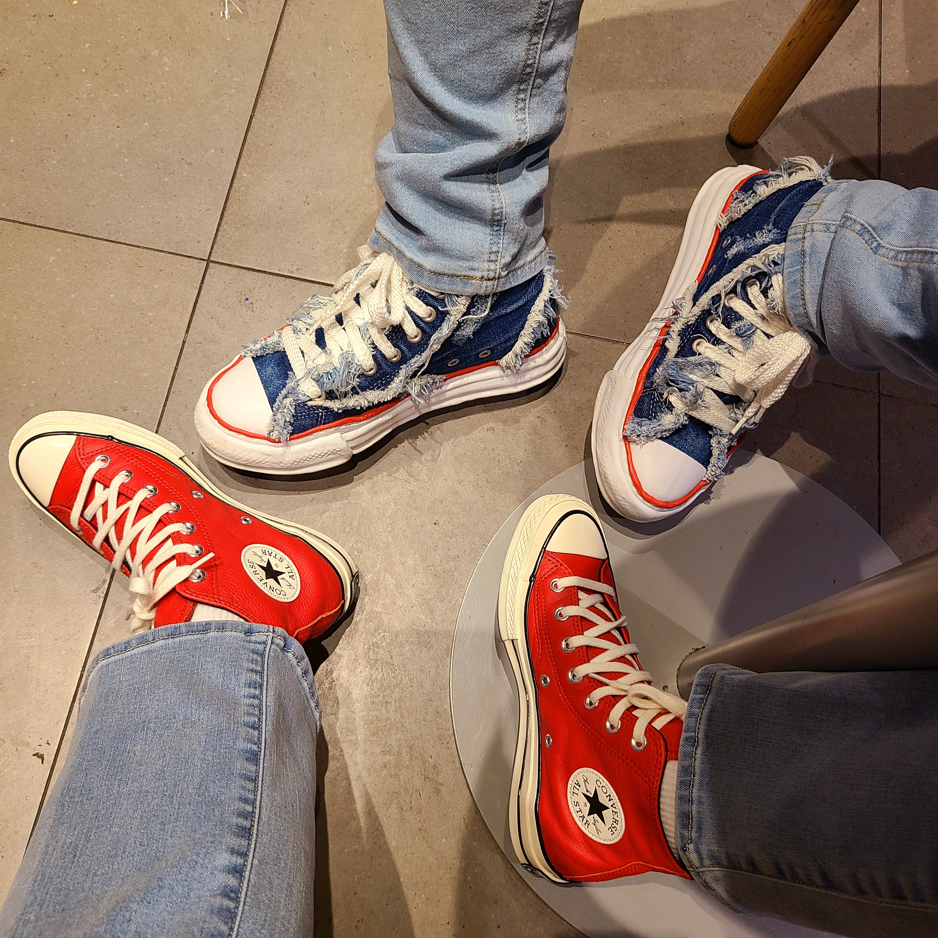 Maison Mihara Yasuhiro x Nigel Cabourn High Cut Sneakers One Wash 12oz Denim, Converse Chuck 70 High Seasonal Leather University Red 착용 스타일 - 1