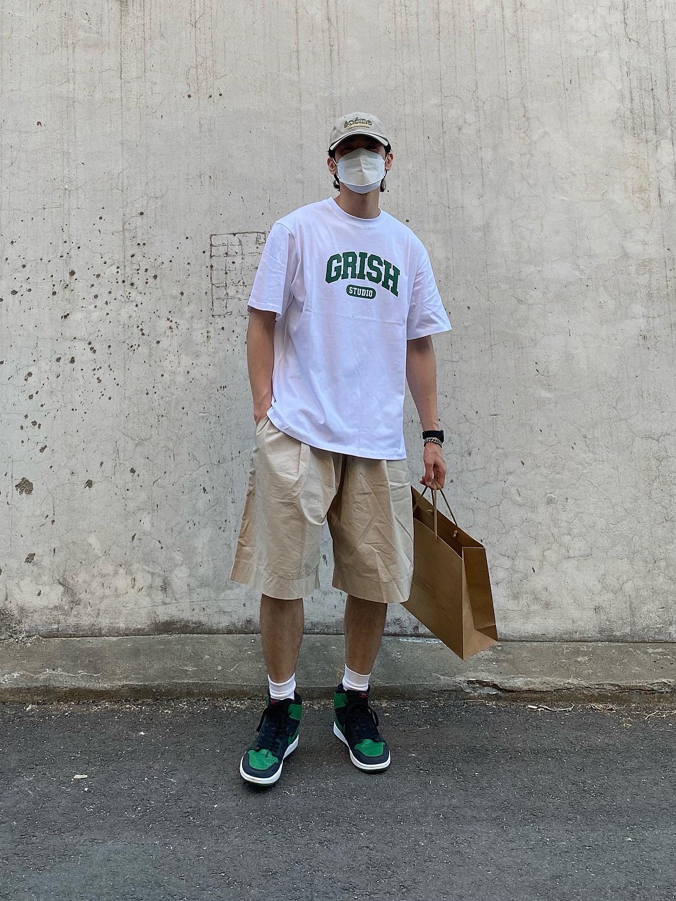 Jordan 1 Retro High OG Pine Green Black 착용 스타일 - 2