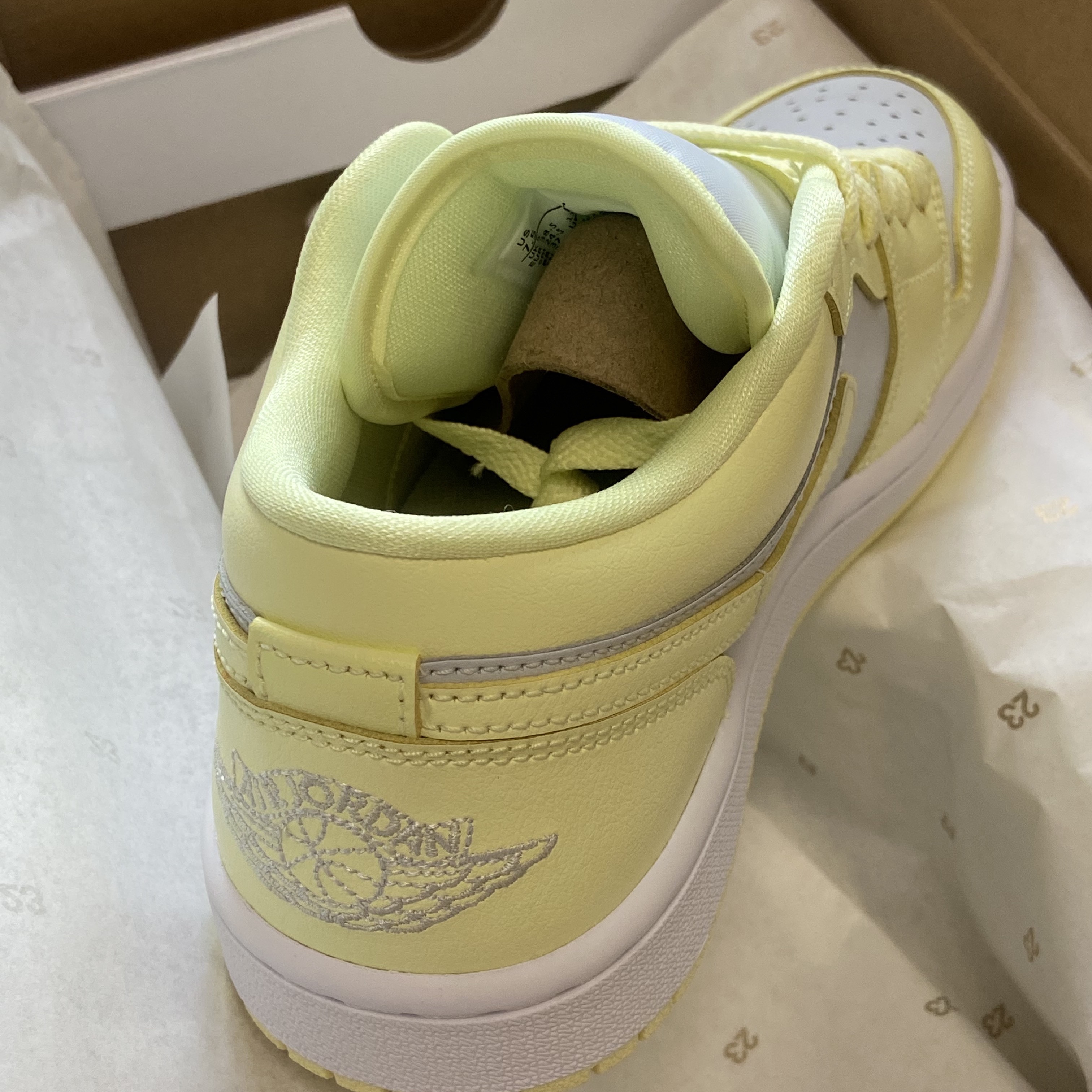 (W) Jordan 1 Low Citron Tint 착용 스타일 - 4