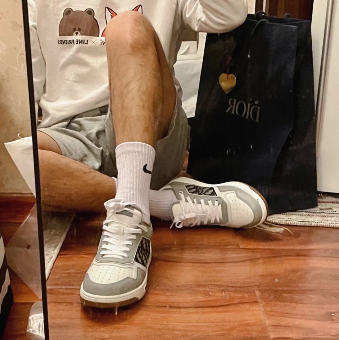 Dior B27 Low-Top Sneakers Gray 착용 스타일 - 2