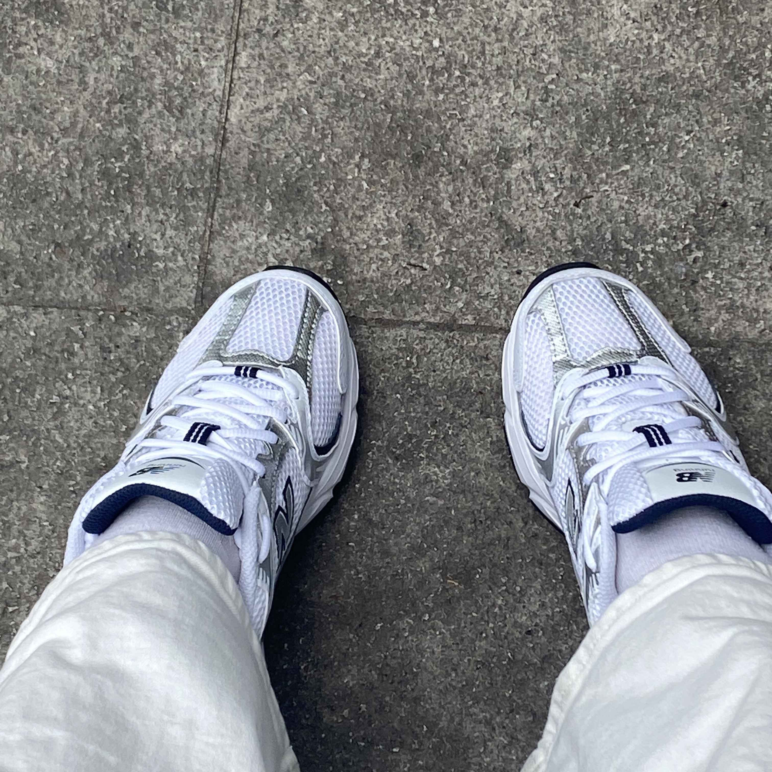 New Balance 530 White 착용 스타일 - 2