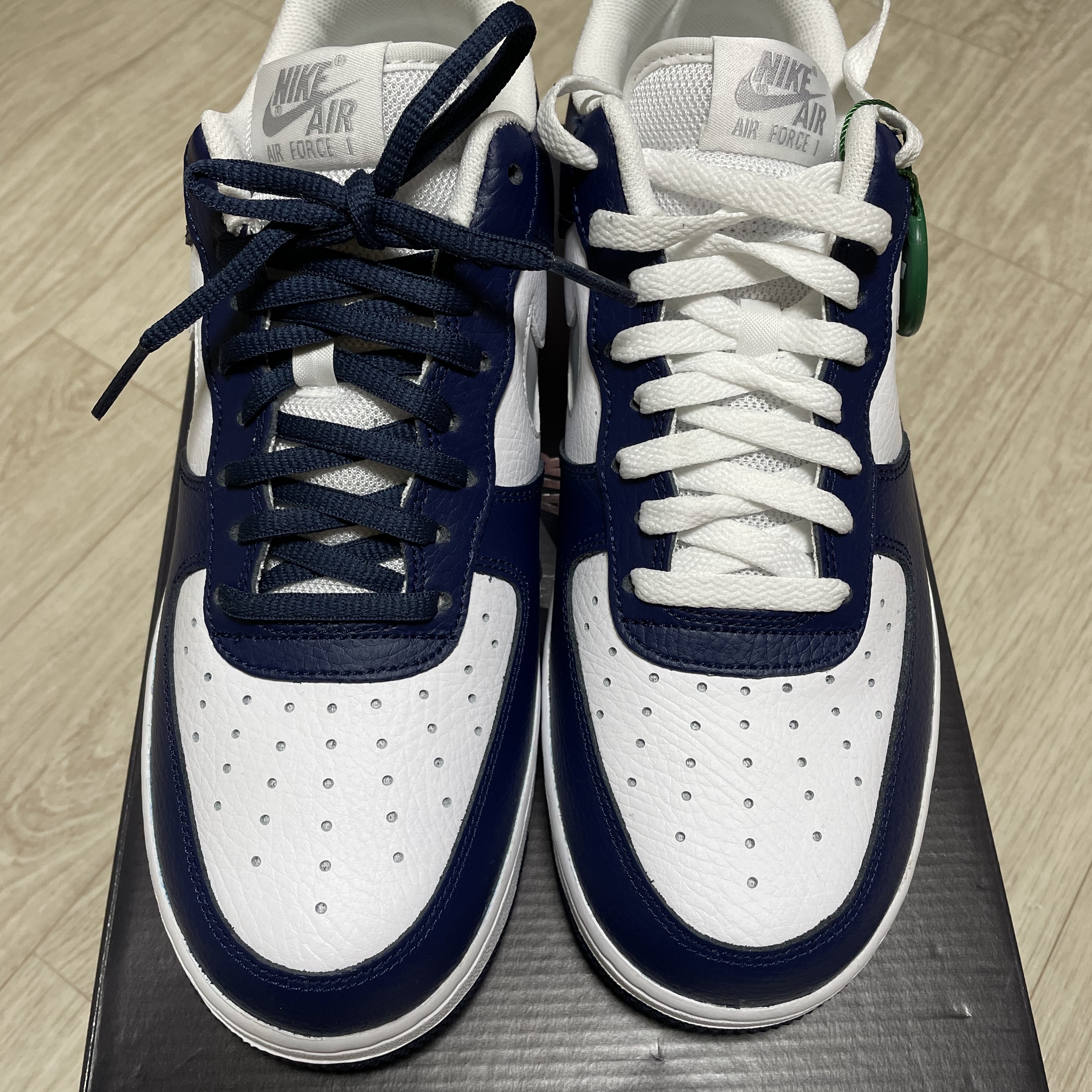 Nike Air Force 1 '07 Cut Out Swoosh Midnight Navy 착용 스타일 - 3