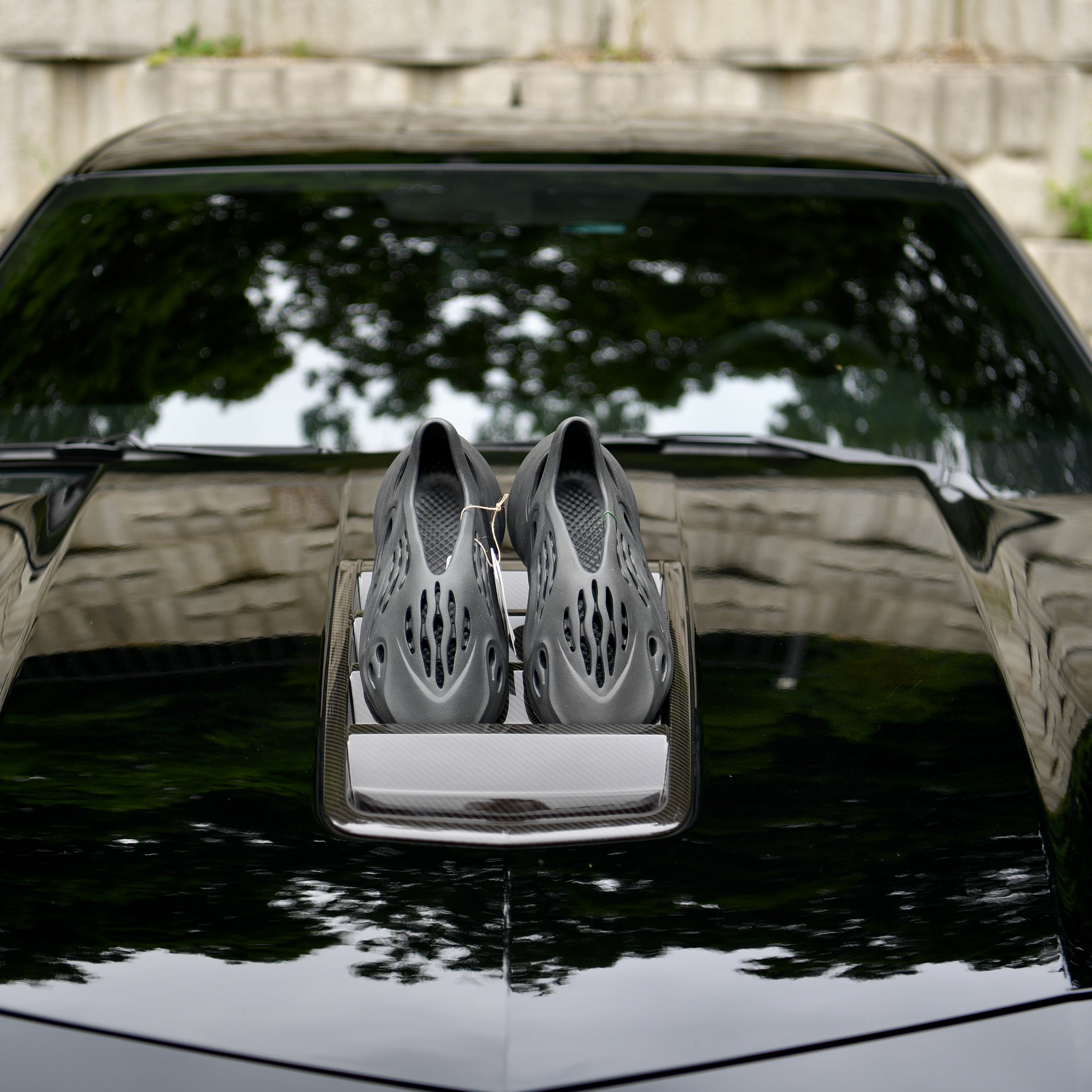 Adidas Yeezy Foam RNNR Onyx 착용 스타일 - 3