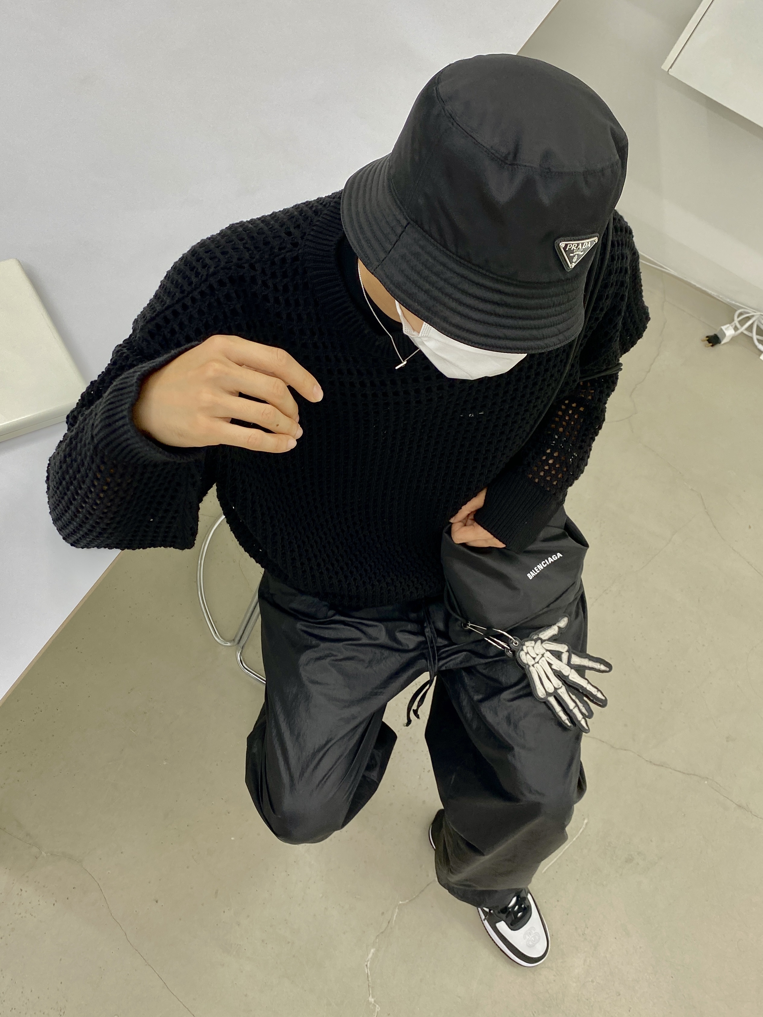 Nike x Stussy Air Force 1 '07 Mid SP Black and Light Bone, Prada Re-Nylon Bucket Hat Black 착용 스타일 - 2