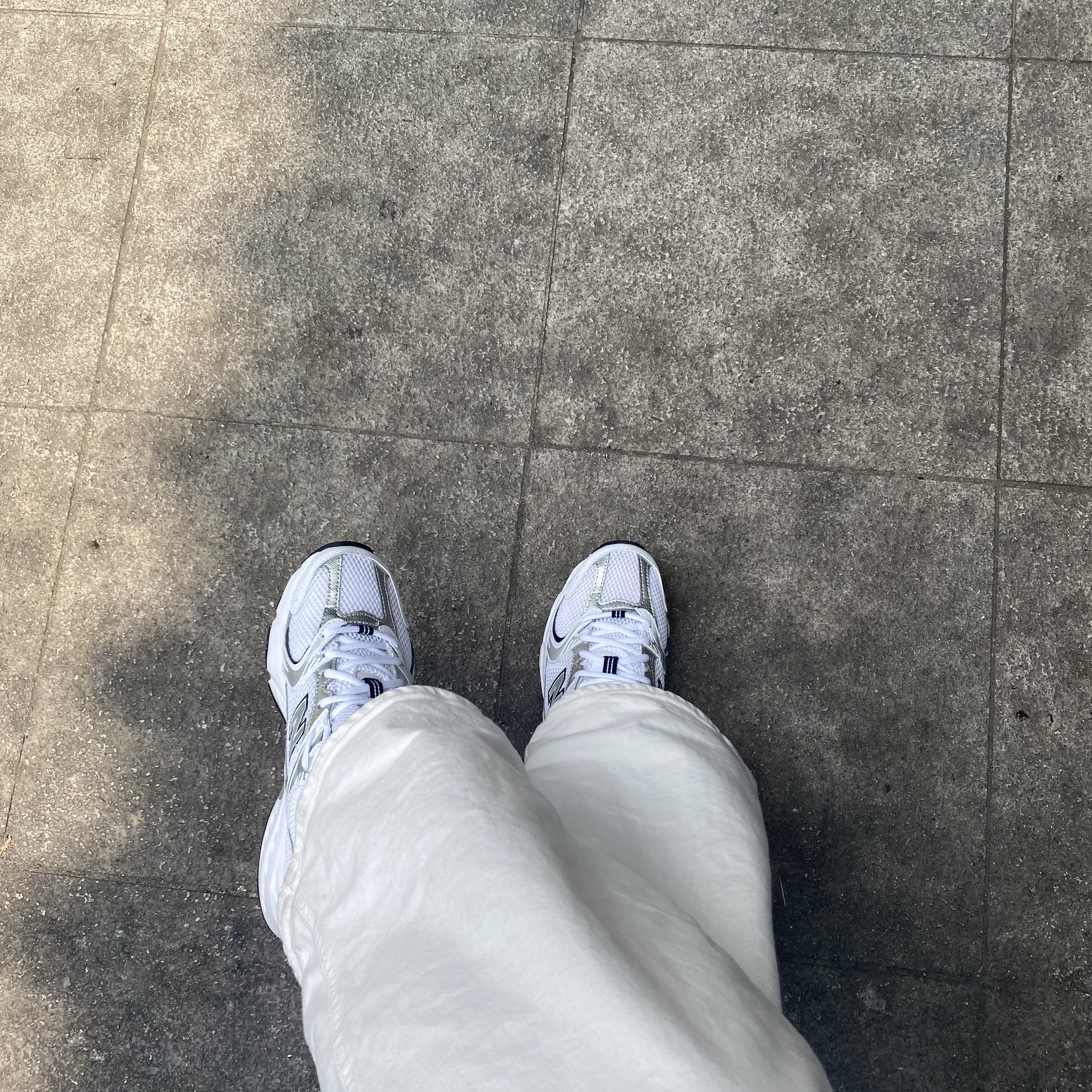 New Balance 530 White 착용 스타일 - 1