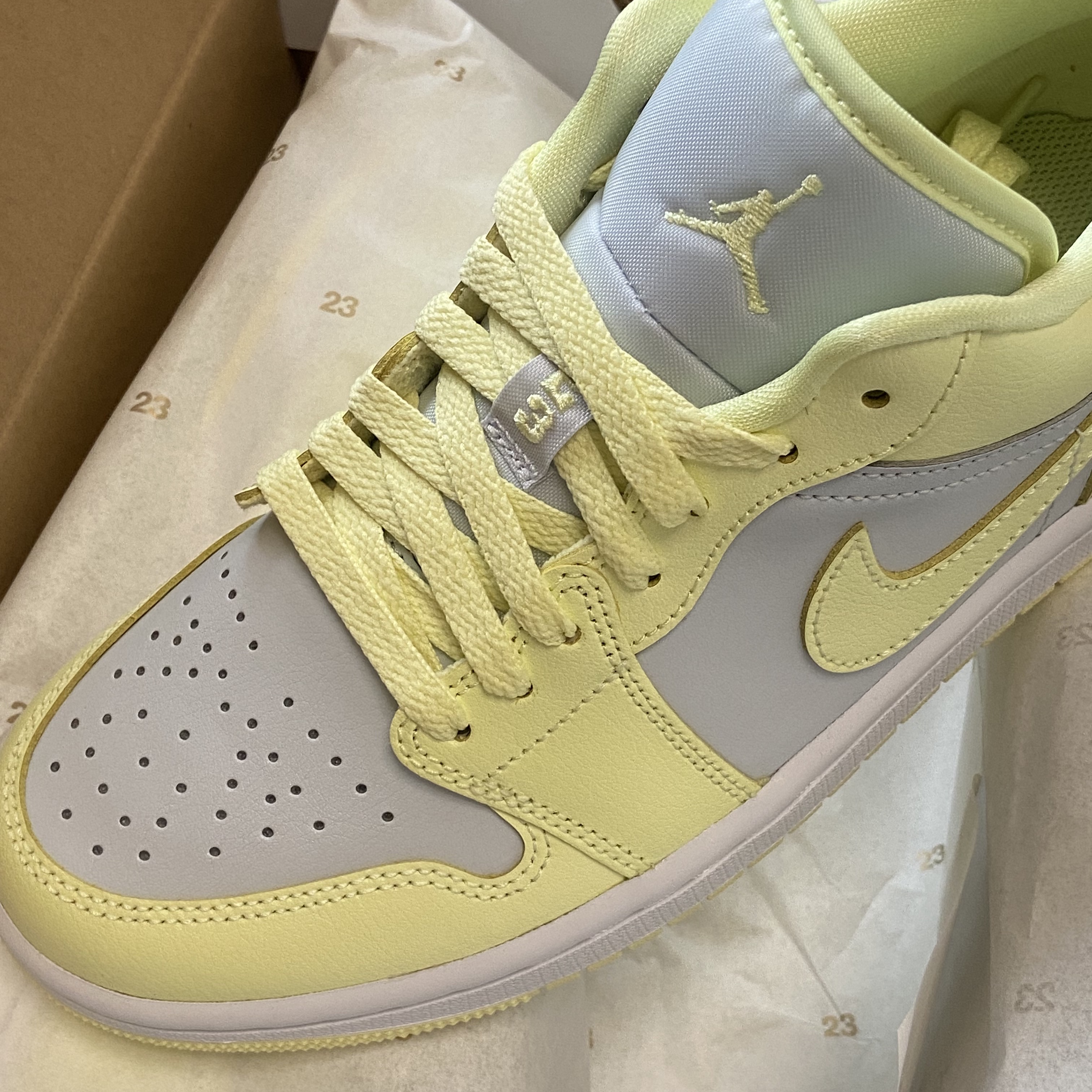 (W) Jordan 1 Low Citron Tint 착용 스타일 - 3