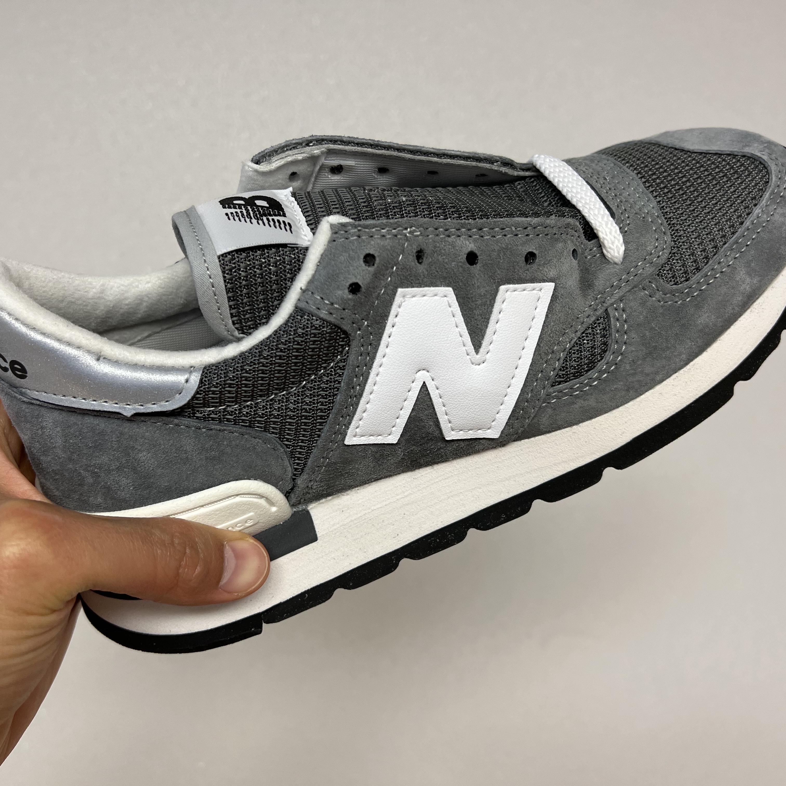 New Balance 990v1 Made in USA Grey White 착용 스타일