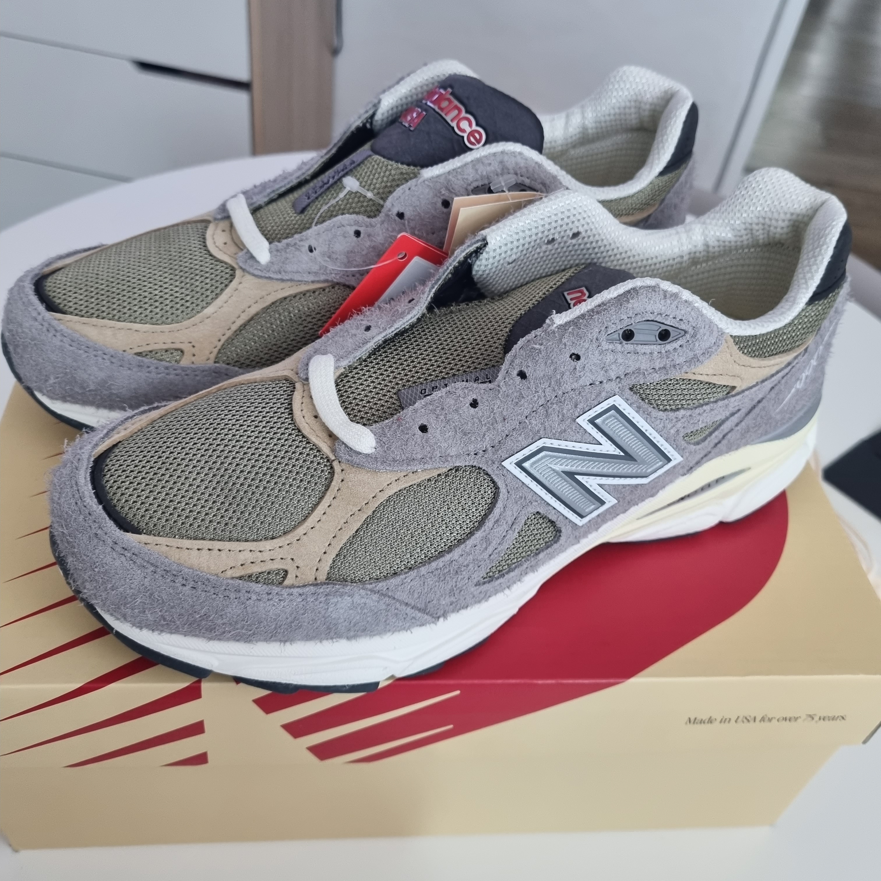 New Balance 990v3 Made in USA Marblehead Incense 착용 스타일