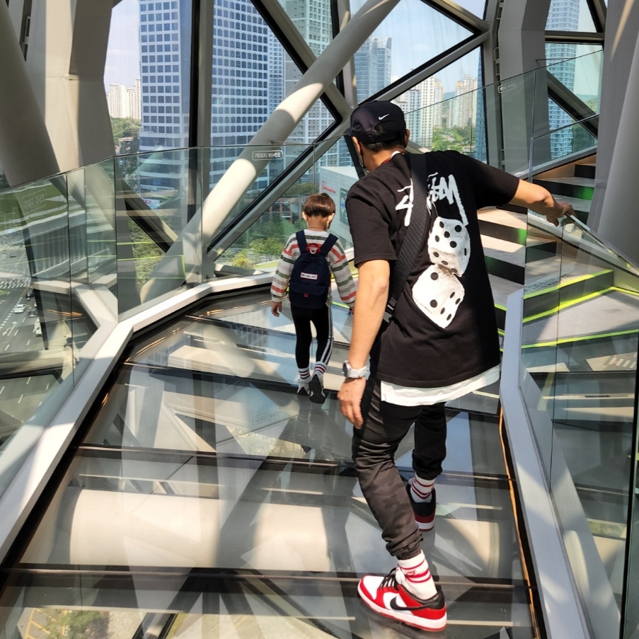 Stussy Fuzzy Dice T-Shirt Black, Nike SB Dunk Low Pro Chicago 착용 스타일