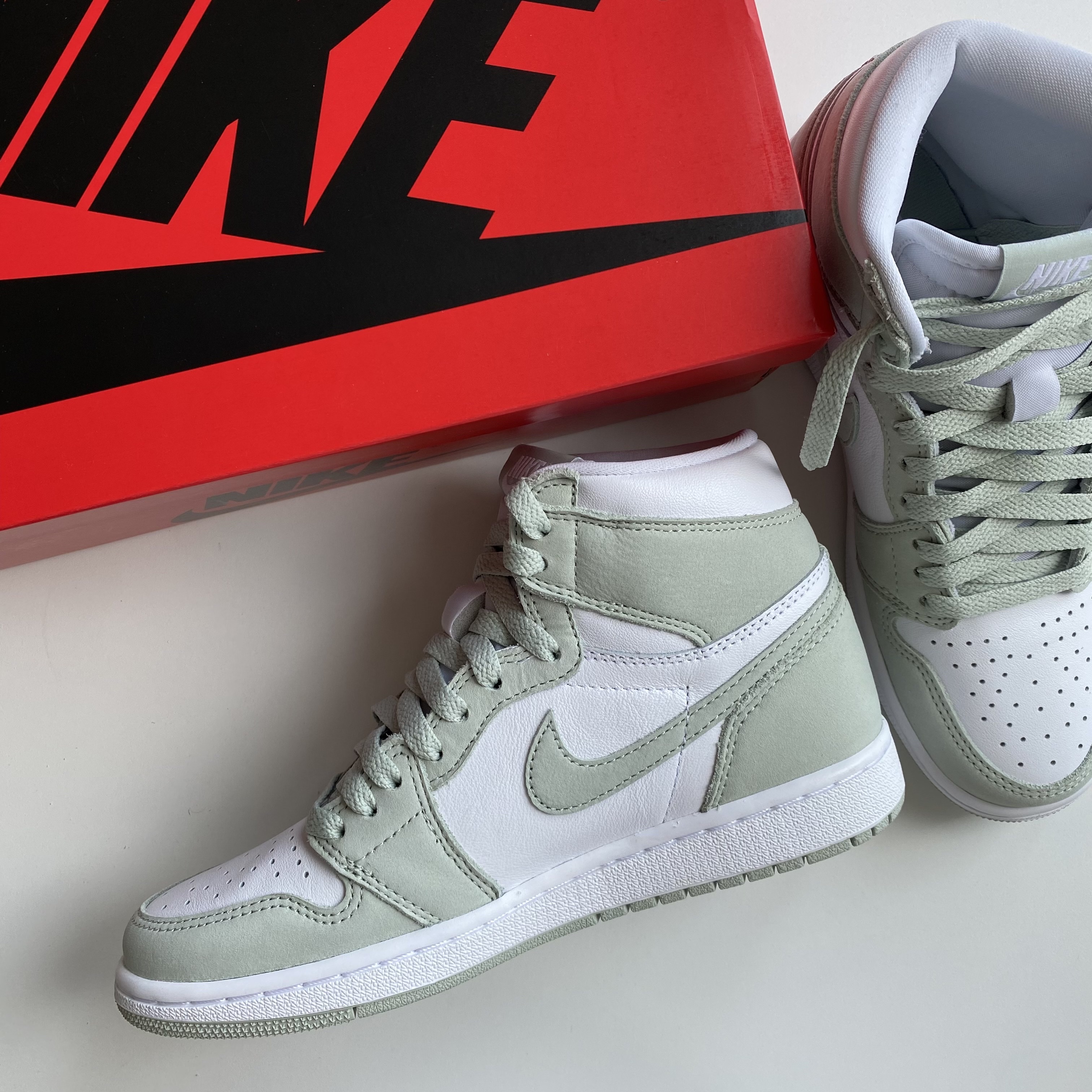 (W) Jordan 1 Retro High OG Seafoam 착용 스타일 - 1