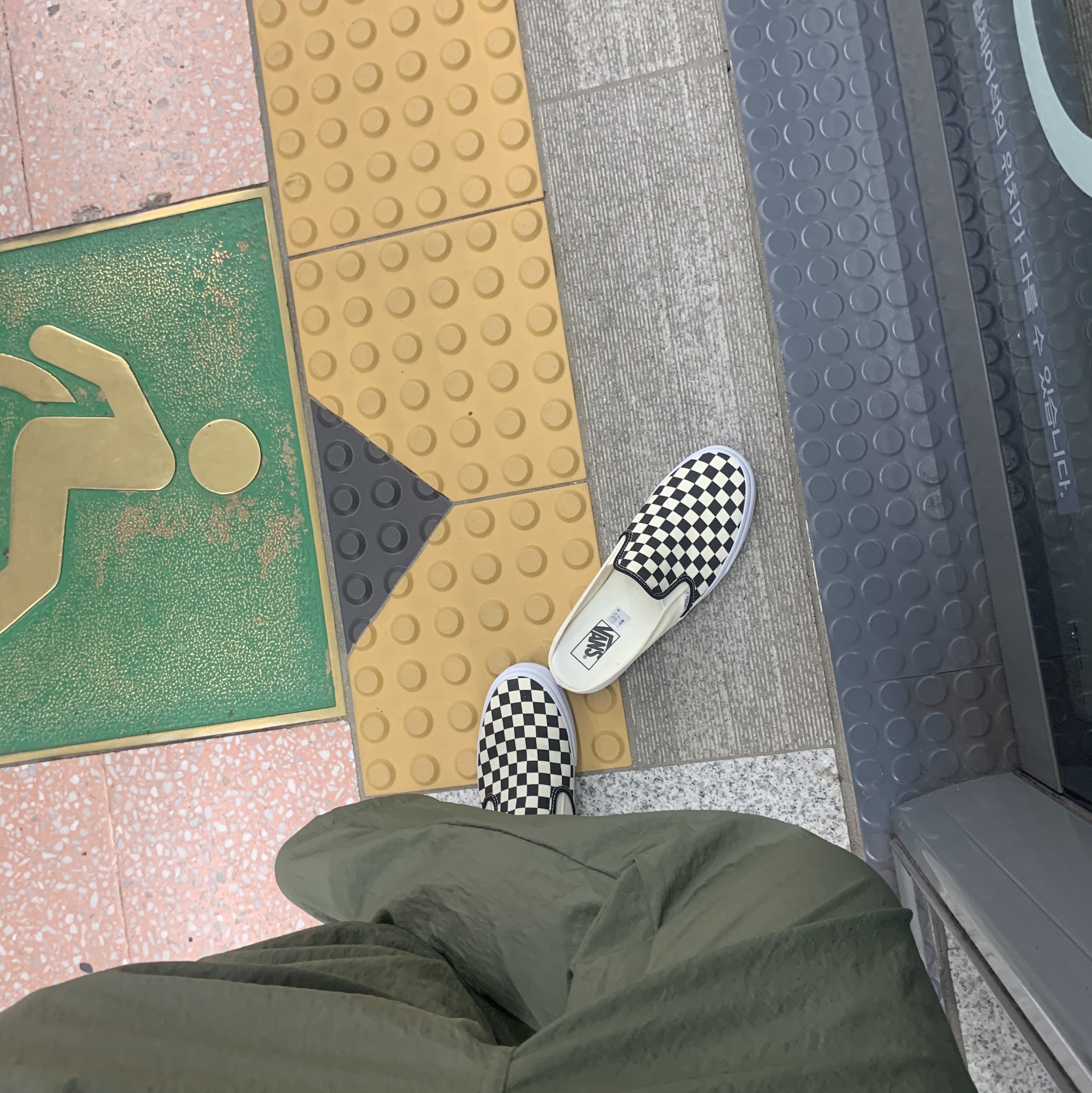 Vans Classic Slip-On Mule Checkerboard Black White 착용 스타일
