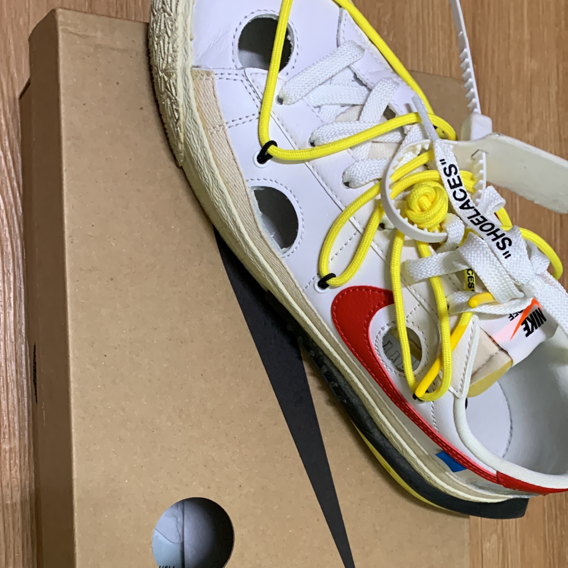 Nike x Off-White Blazer Low '77 White and University Red 착용 스타일