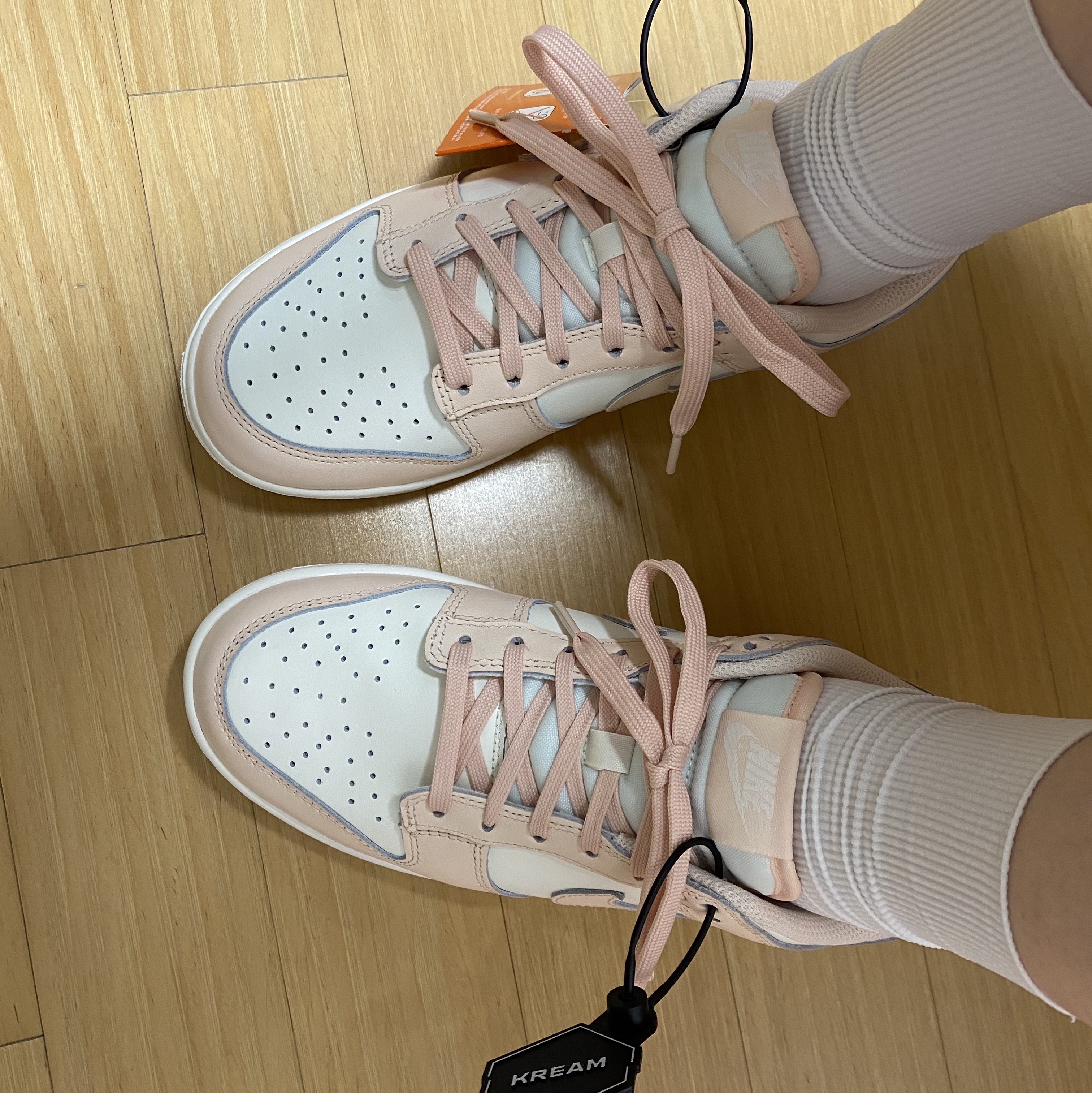 (W) Nike Dunk Low Orange Pearl 착용 스타일 - 2