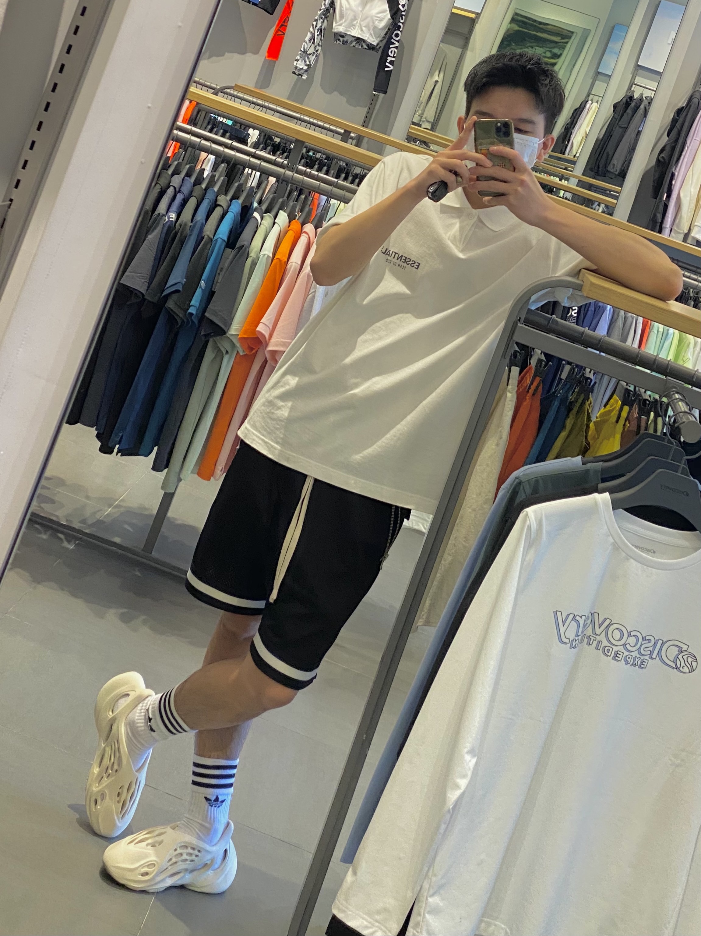 Adidas Yeezy Foam RNNR Sand, Essentials Short Sleeve Boxy Polo White - 20SS 착용 스타일