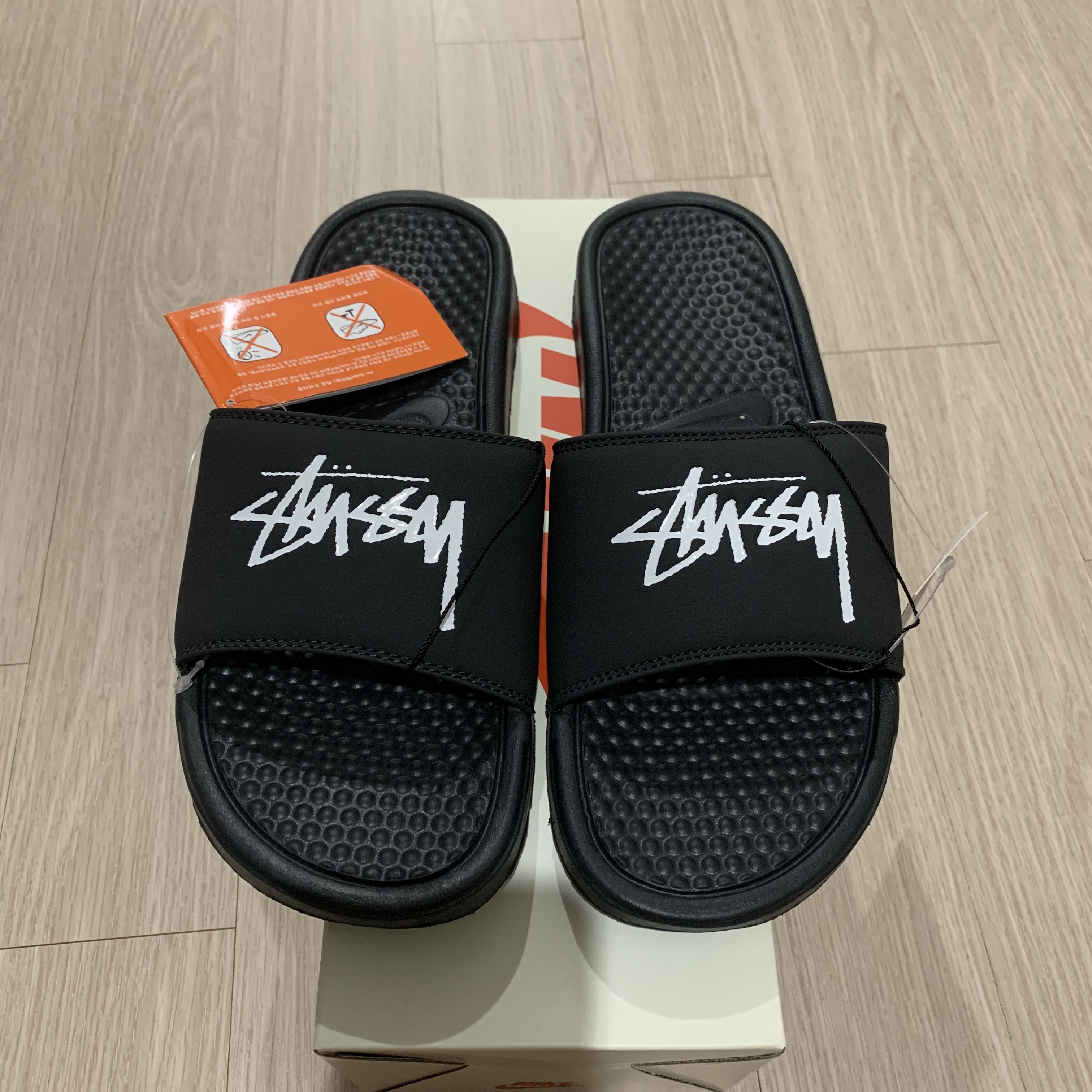 Nike x Stussy Benassi Slide Off Noir 착용 스타일 - 2