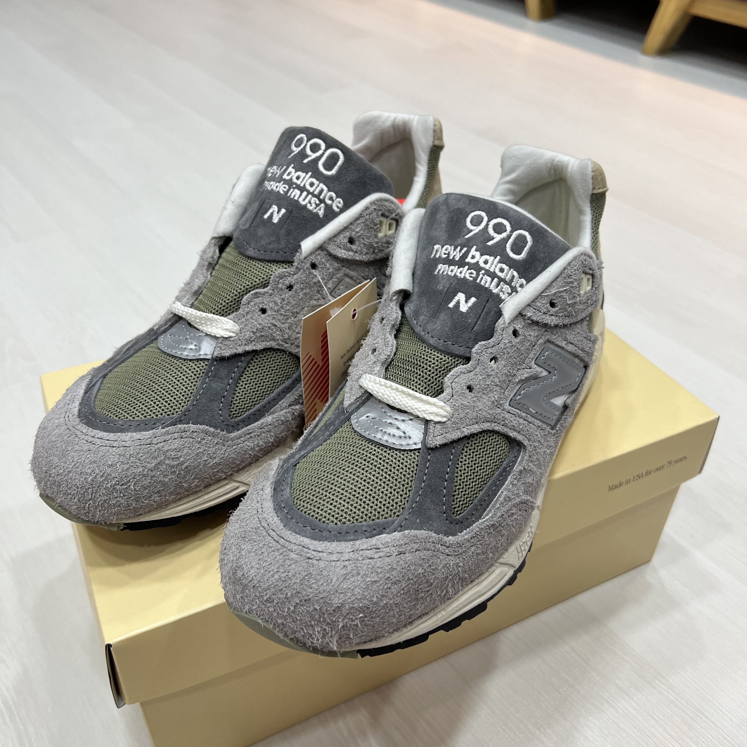 New Balance 990v2 Made in USA Marblehead Incense 착용 스타일 - 3