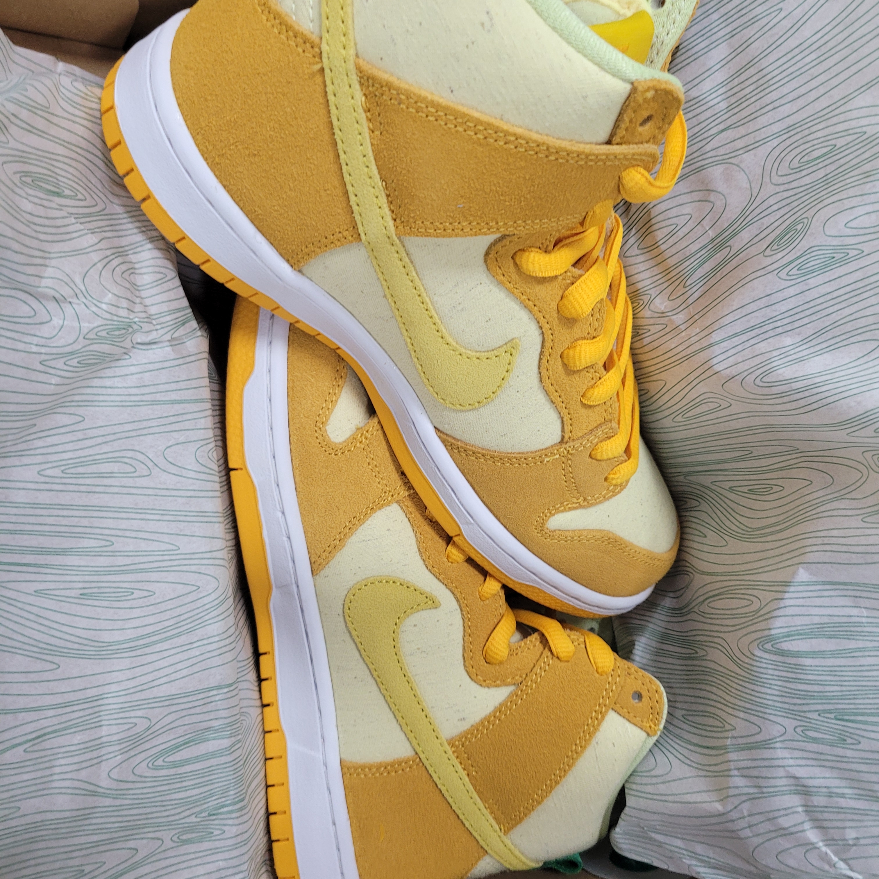 Nike SB Dunk High Pro Pineapple 착용 스타일
