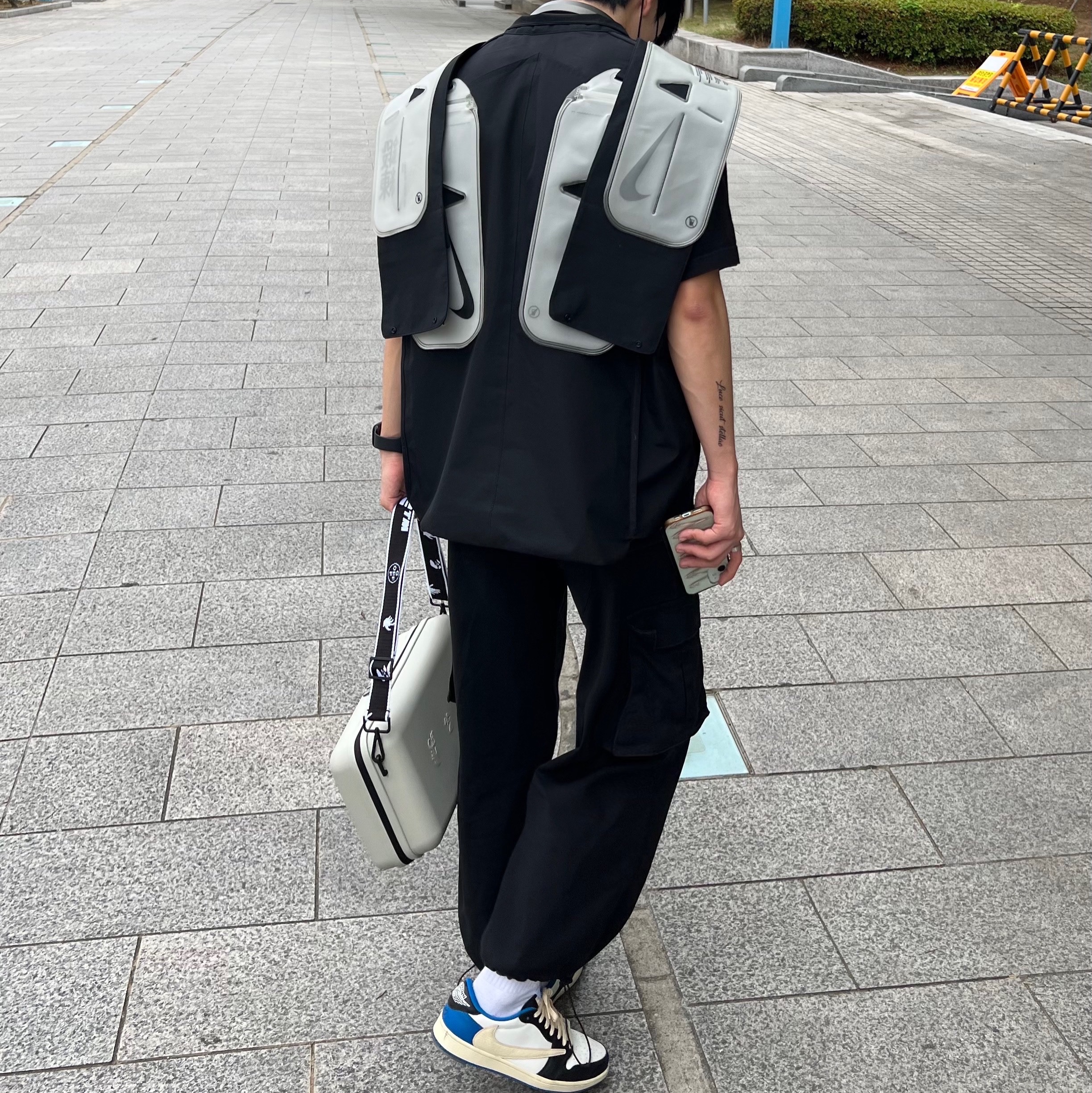 Off-White x Amore Pacific Protection Box (Without Cosmetics), Nike x Matthew M Williams NRG Jacket Black 착용 스타일 - 3