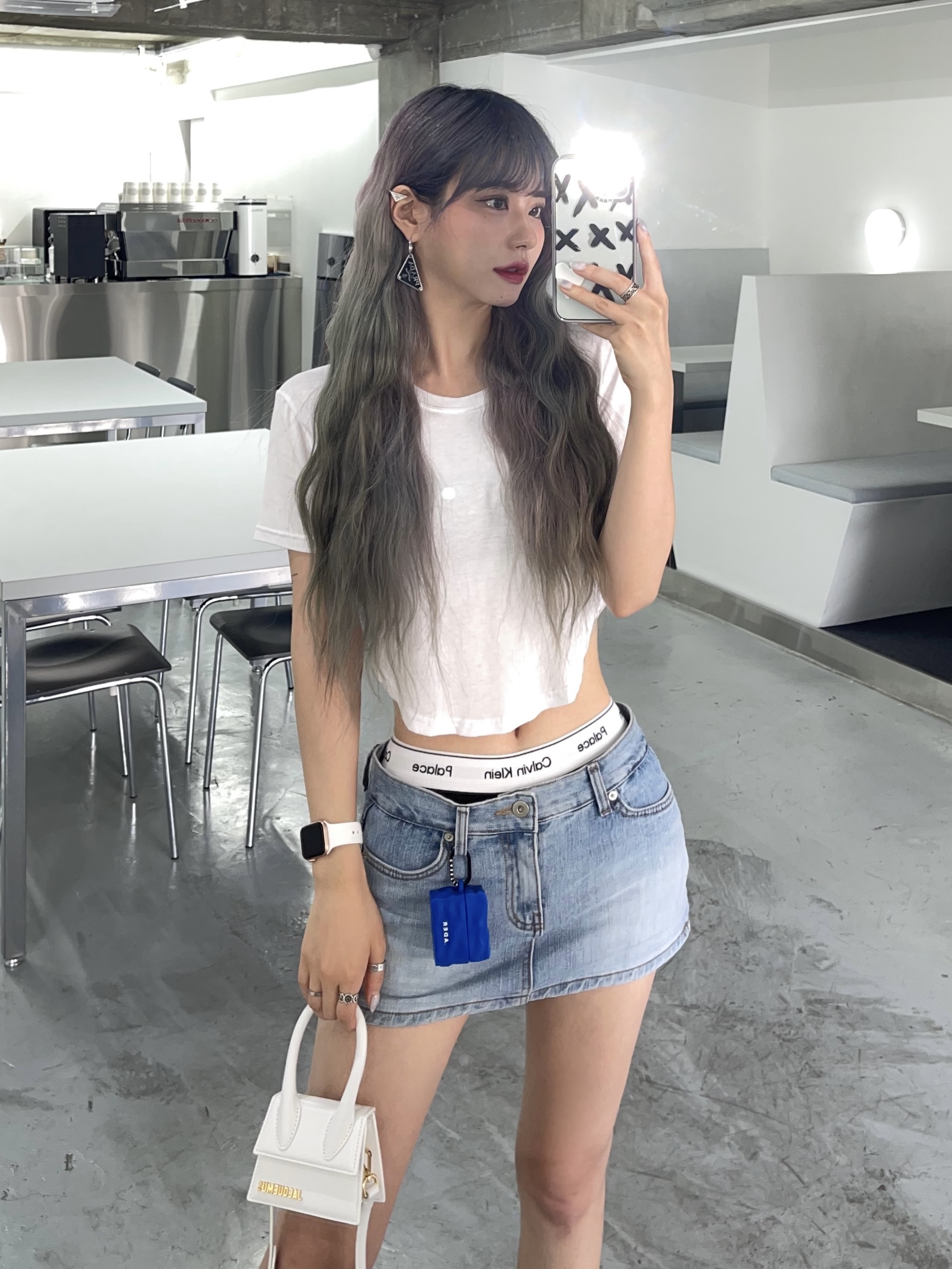 Jacquemus Le Chiquito Signature Leather Mini Handbag White, Palace x CK1 Trunks Classic White Light Grey Heather Black (3 Pack) 착용 스타일 - 2