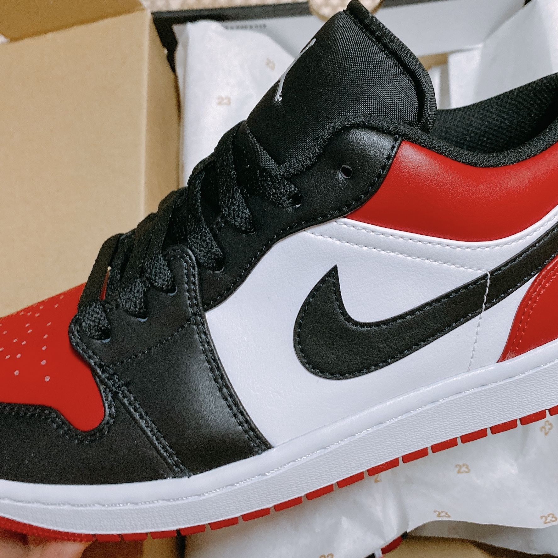Jordan 1 Low Bred Toe 착용 스타일 - 2