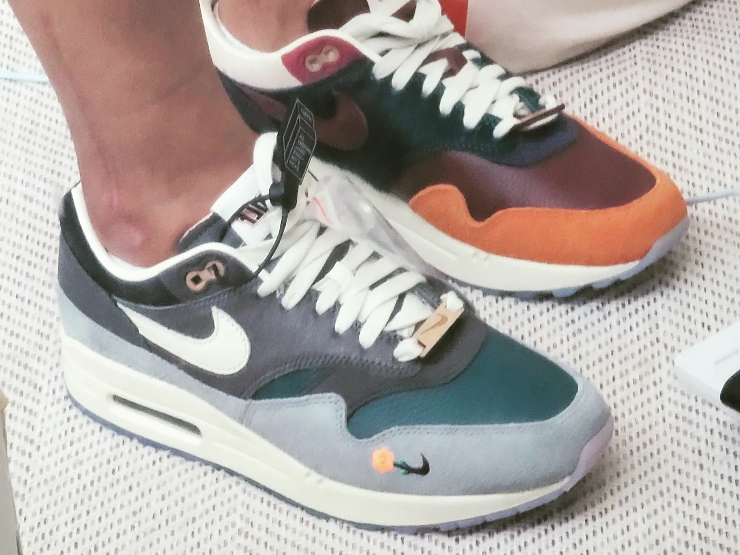 Nike x Kasina Air Max 1 SP Won-Ang Particle Grey, Nike x Kasina Air Max 1 SP Won-Ang Orange 착용 스타일 - 3