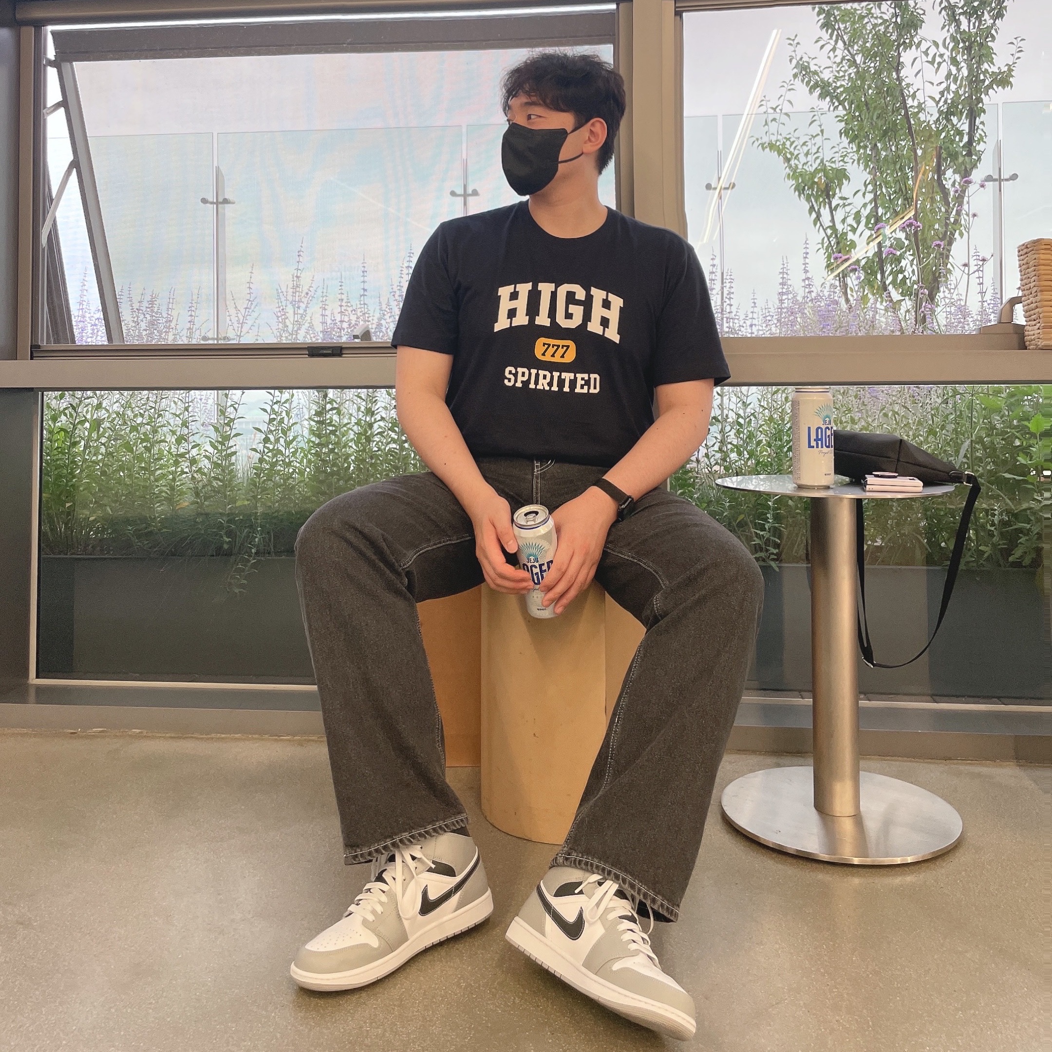 Jordan 1 Mid Light Smoke Grey Anthracite 착용 스타일