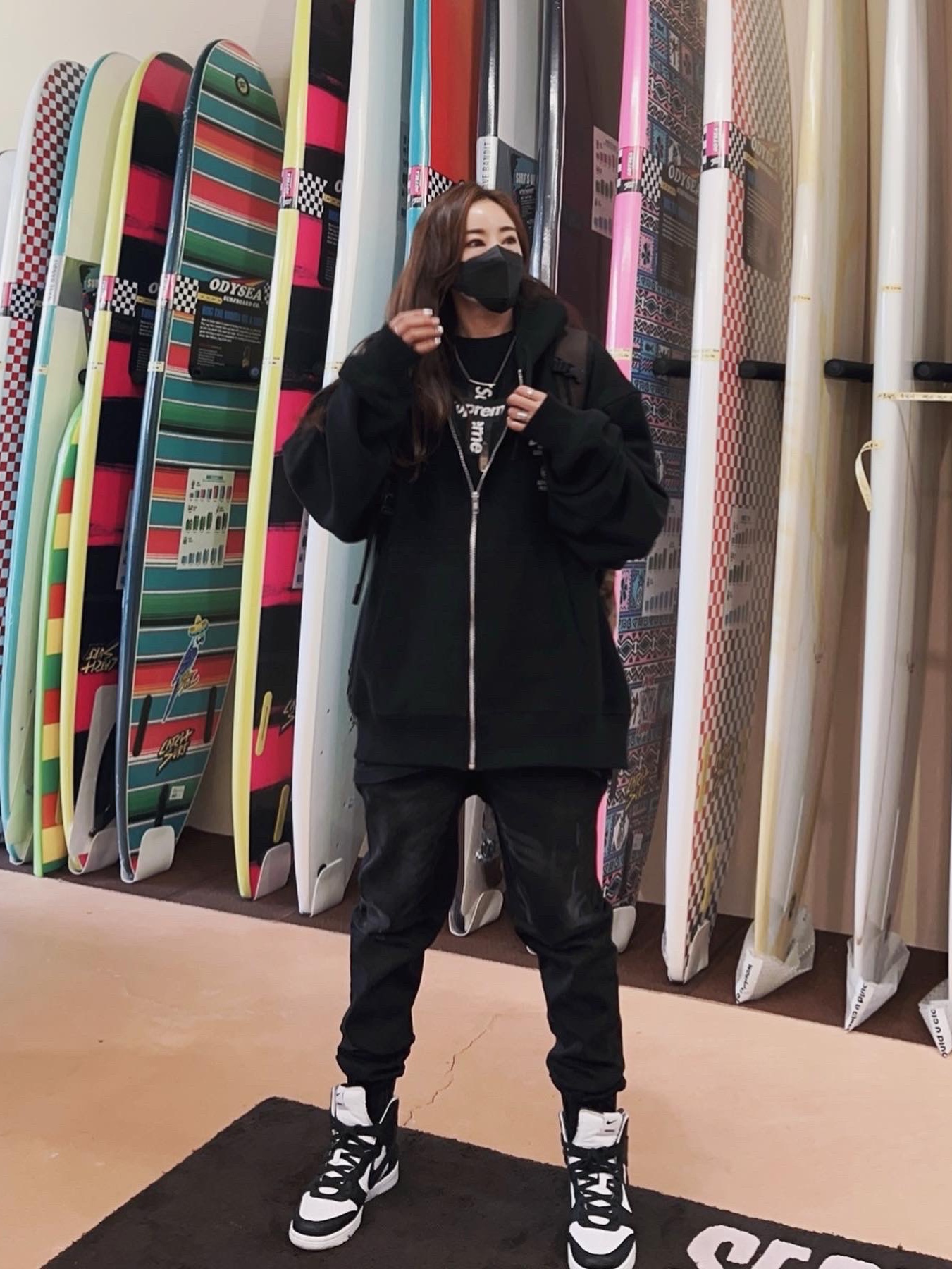 Nike x Ambush Dunk High Black, Stussy World Tour Zip Hoodie Black 2022 착용 스타일 - 1