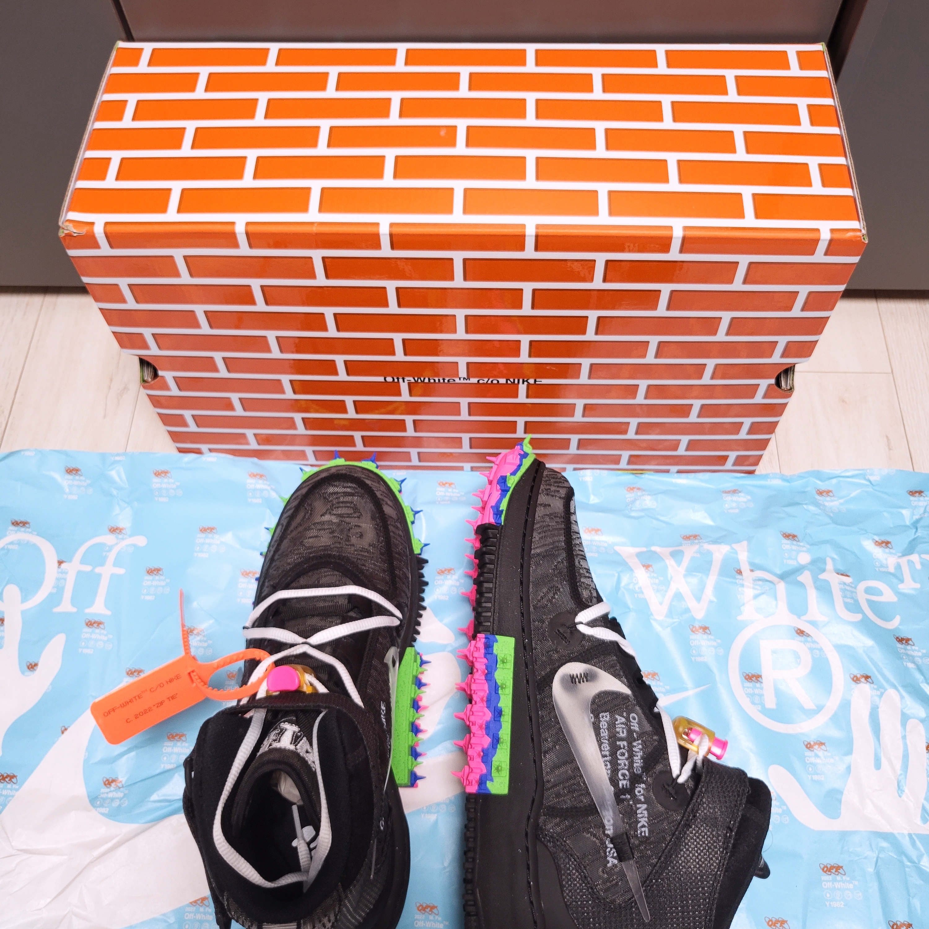 Nike x Off-White Air Force 1 Mid SP Black 착용 스타일 - 4