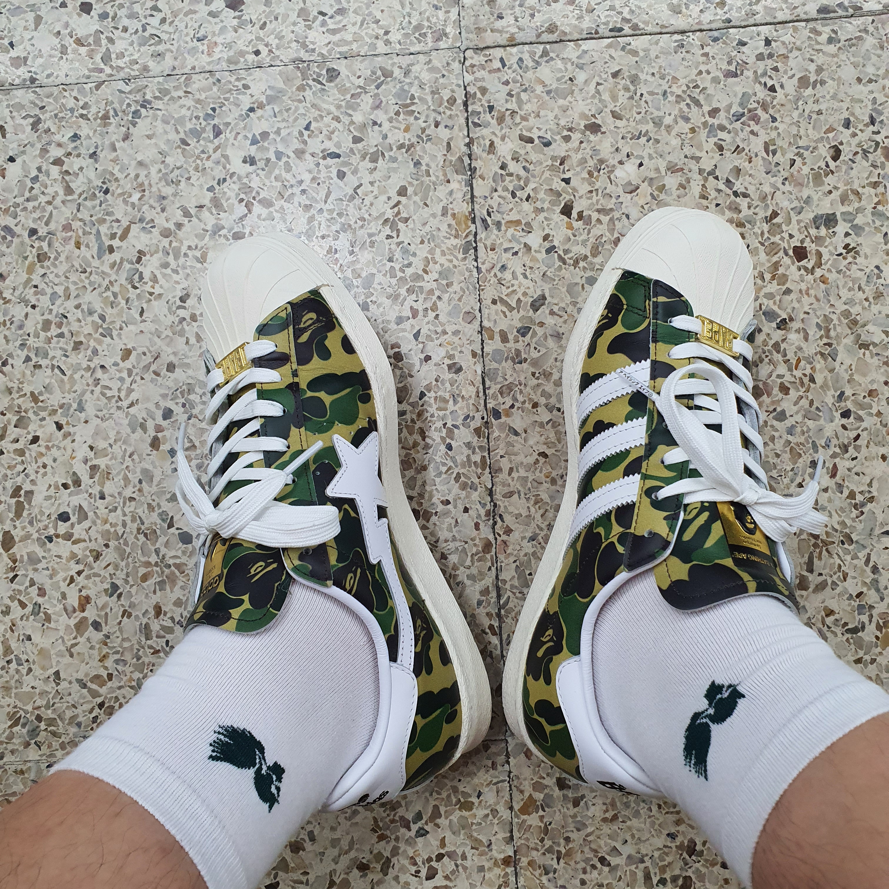 Adidas x BAPE Superstar 80s Green Camo 착용 스타일 - 1
