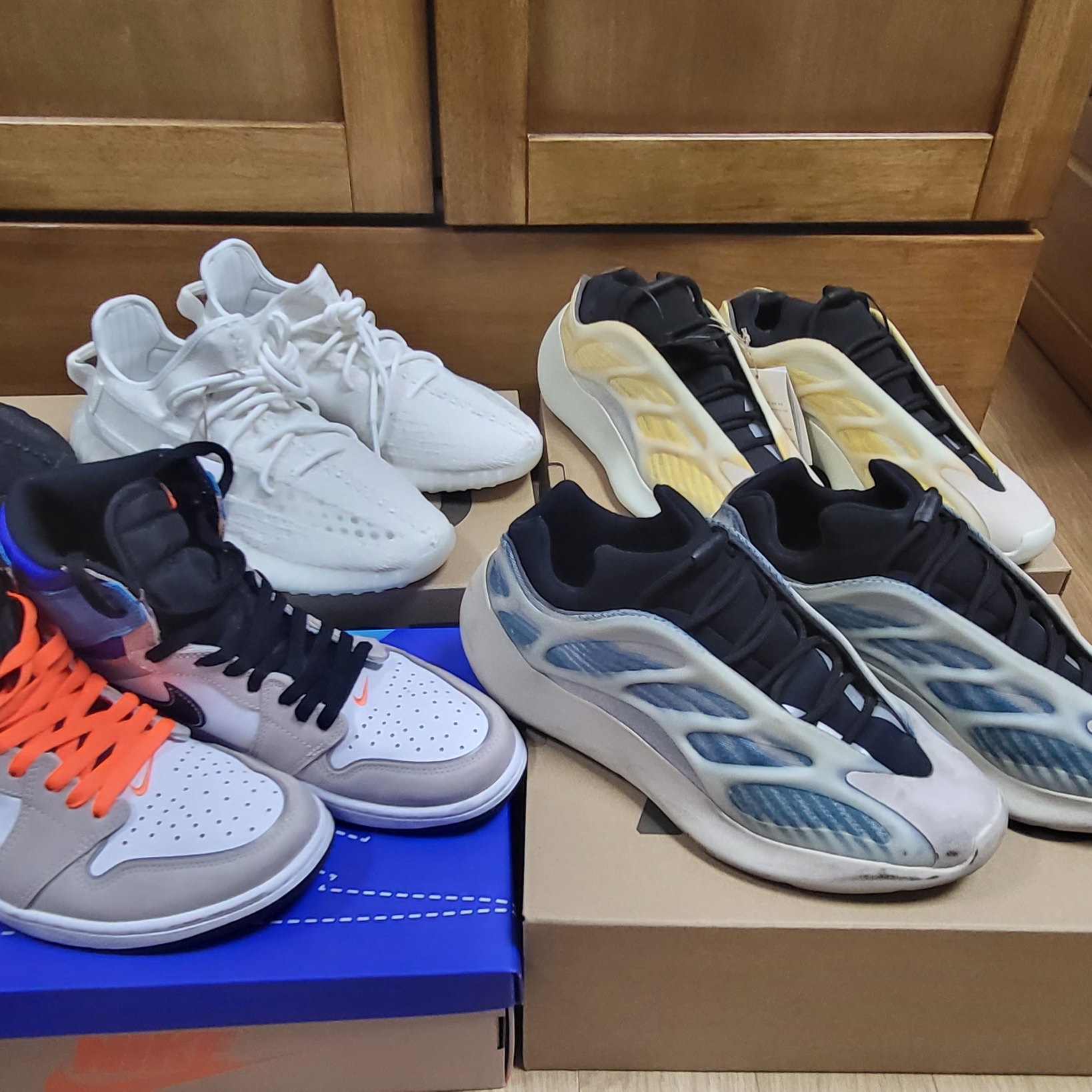 Adidas Yeezy Boost 350 V2 Onyx, Adidas Yeezy Boost 350 V2 Bone 착용 스타일 - 4
