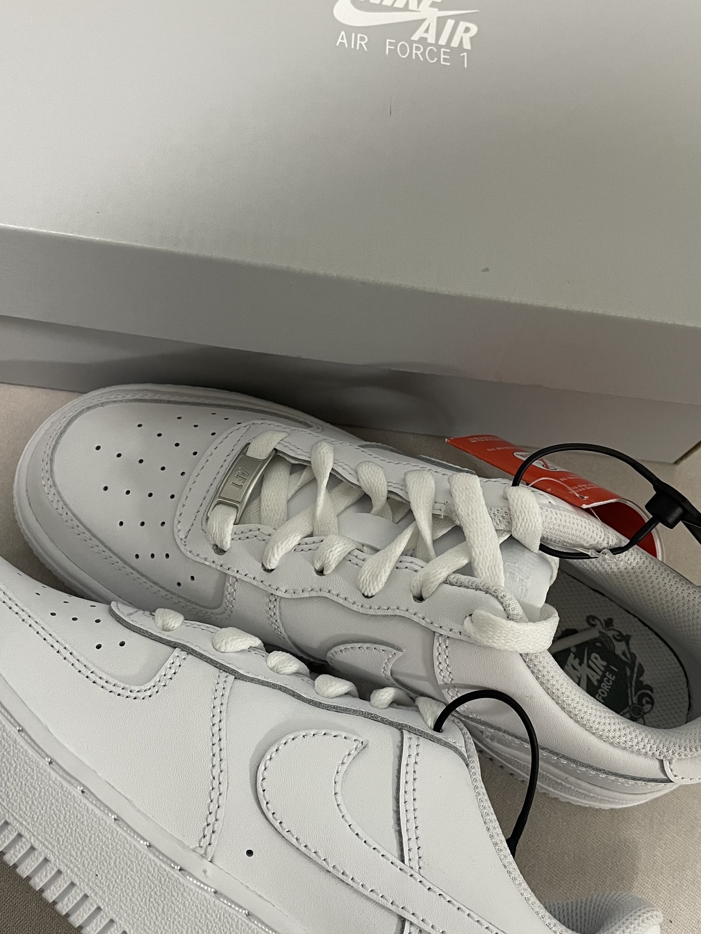 (GS) Nike Air Force 1 LE White 착용 스타일