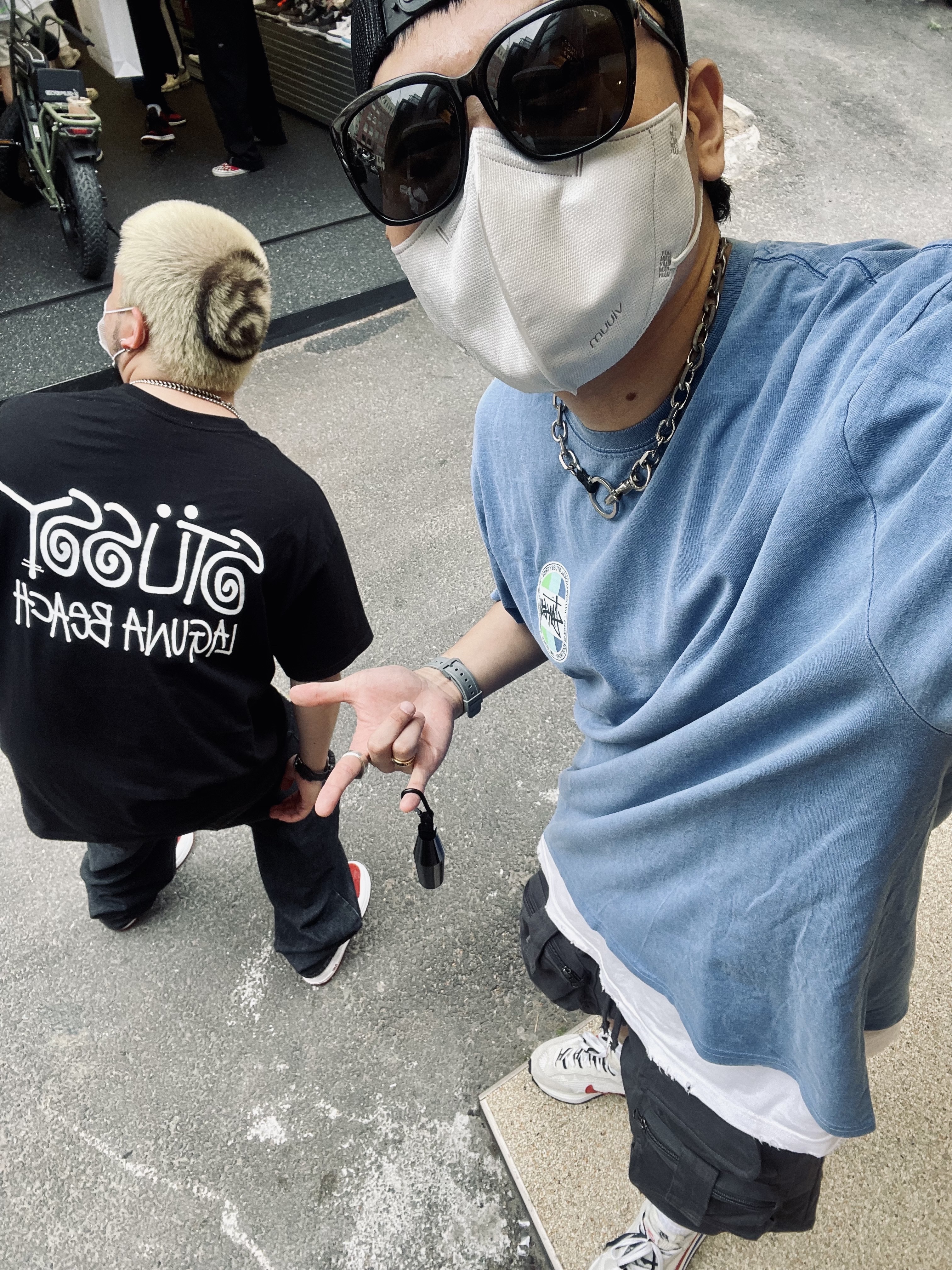 Nike x Sacai VaporWaffle Royal Fuchsia, Stussy Classic Dot Pig. Dyed T-Shirt Blue 착용 스타일