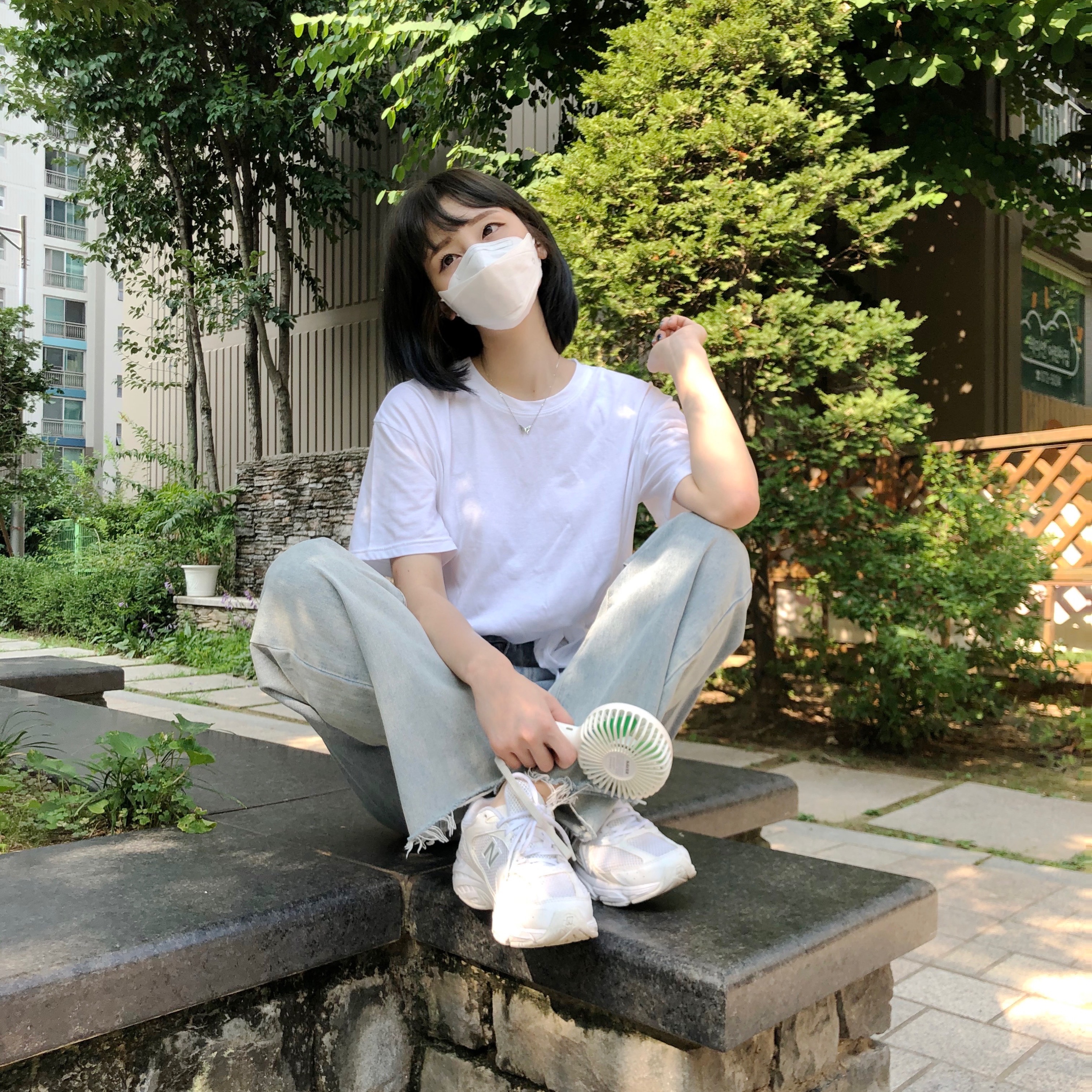 New Balance 530 Triple White 착용 스타일 - 1