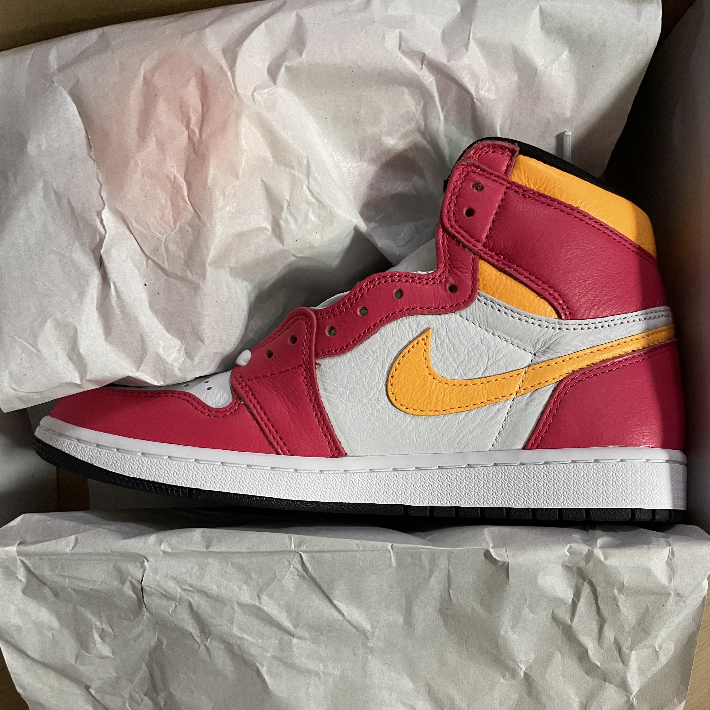 Jordan 1 Retro High OG Light Fusion Red 착용 스타일