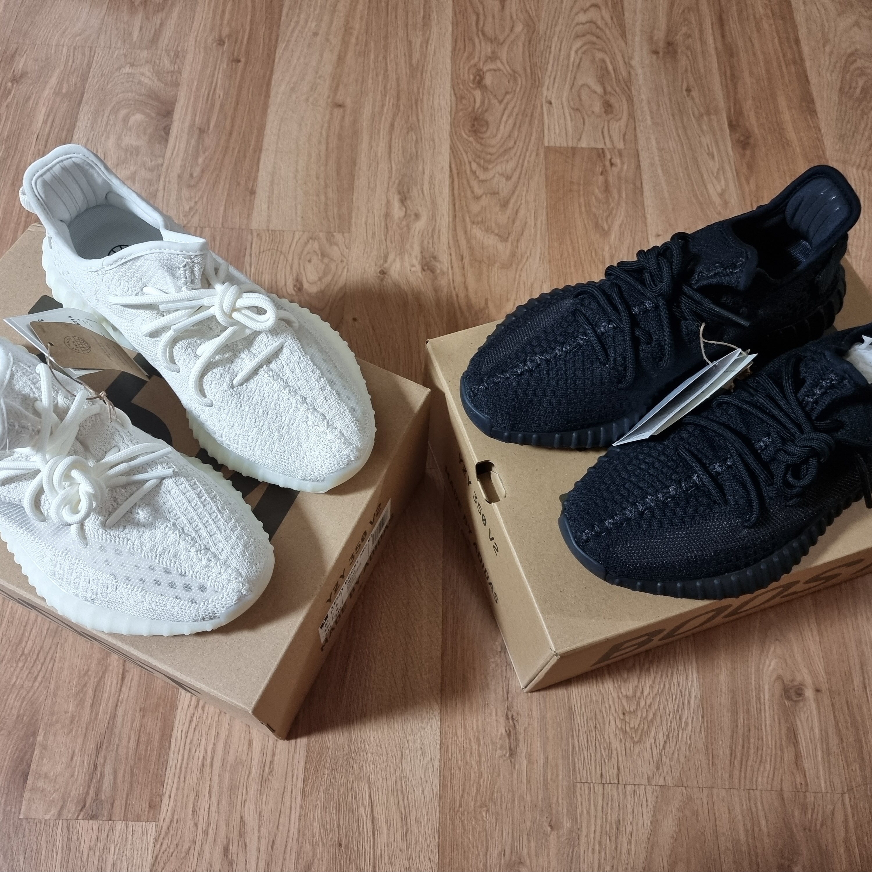 Adidas Yeezy Boost 350 V2 Onyx, Adidas Yeezy Boost 350 V2 Bone 착용 스타일 - 2