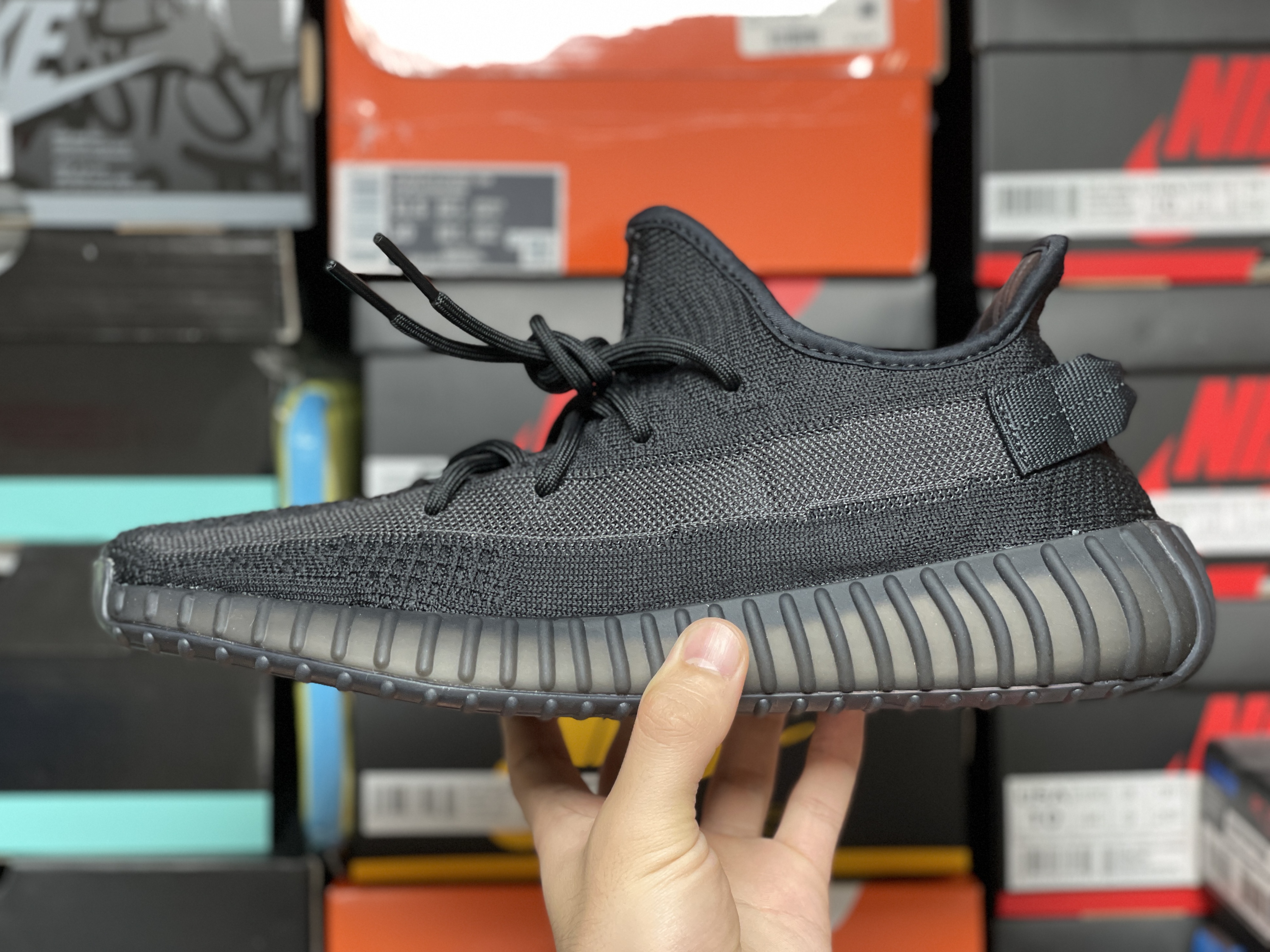 Adidas Yeezy Boost 350 V2 Onyx 착용 스타일