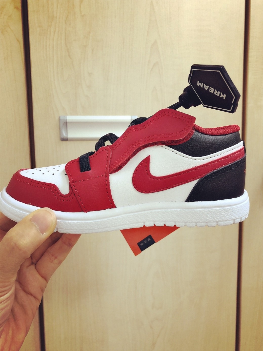 (TD) Jordan 1 Low Alt White Gym Red Black 착용 스타일 - 1
