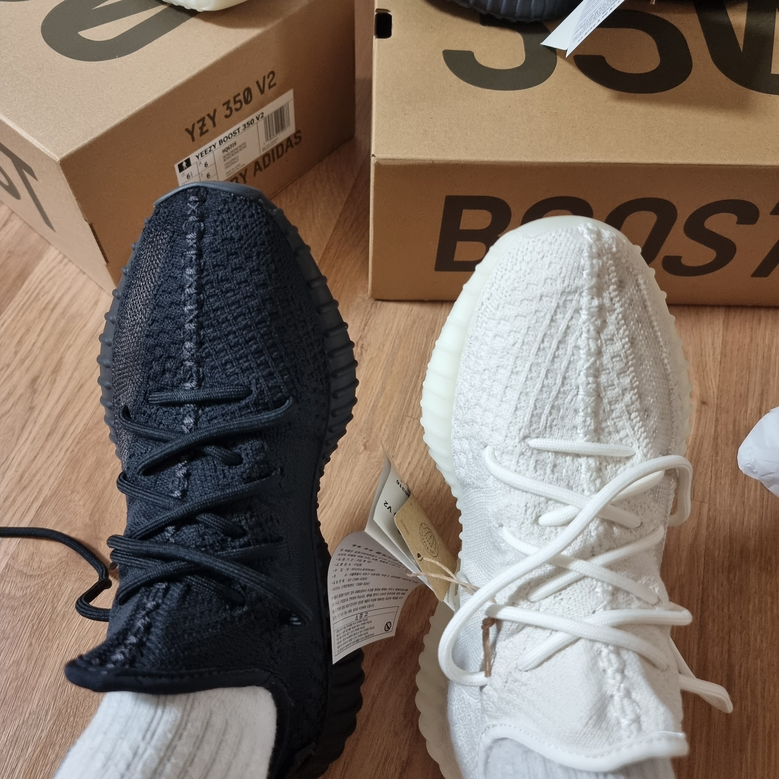 Adidas Yeezy Boost 350 V2 Onyx, Adidas Yeezy Boost 350 V2 Bone 착용 스타일 - 3