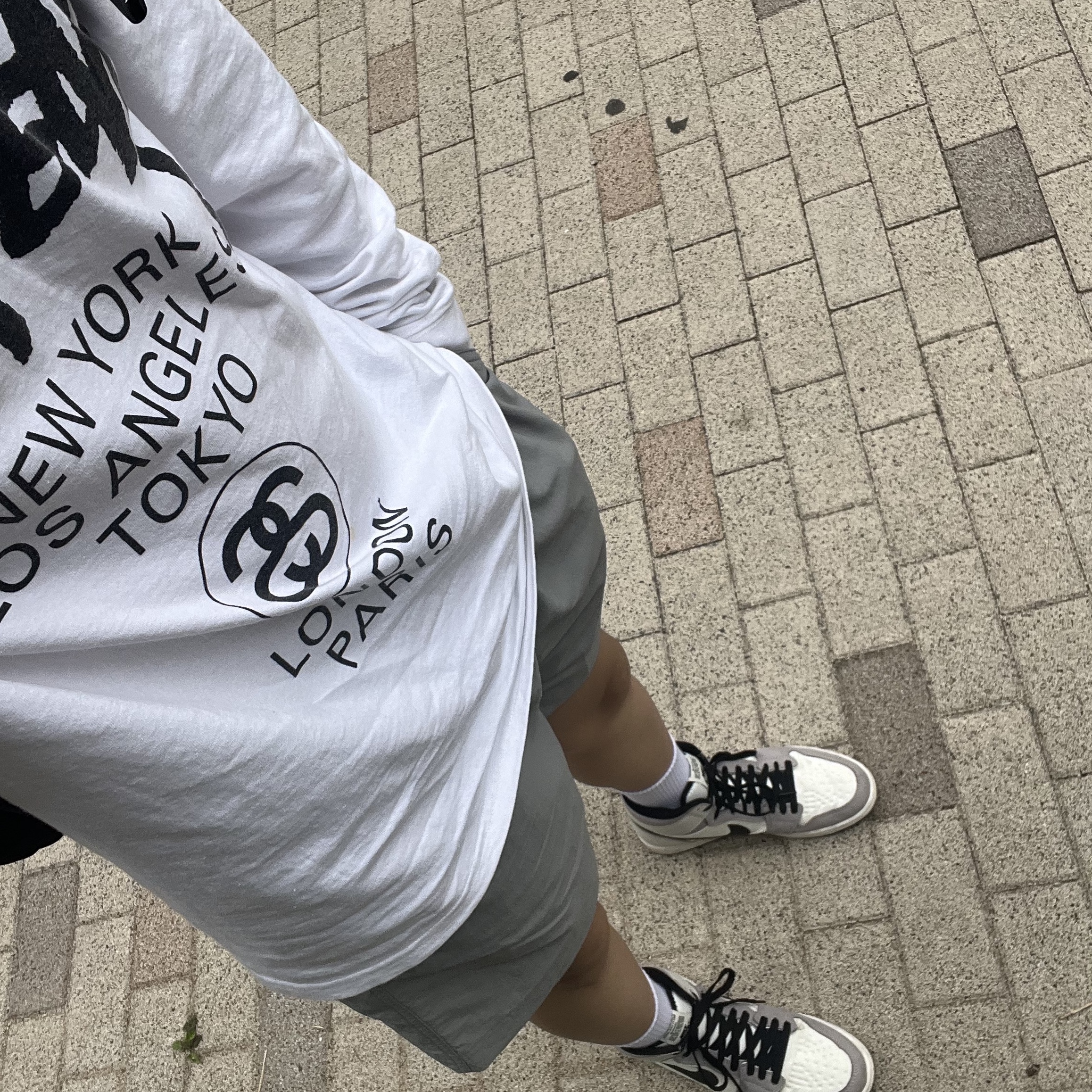 Jordan 1 Element Gore-Tex Sail, Stussy World Tour LS T-Shirt White 착용 스타일