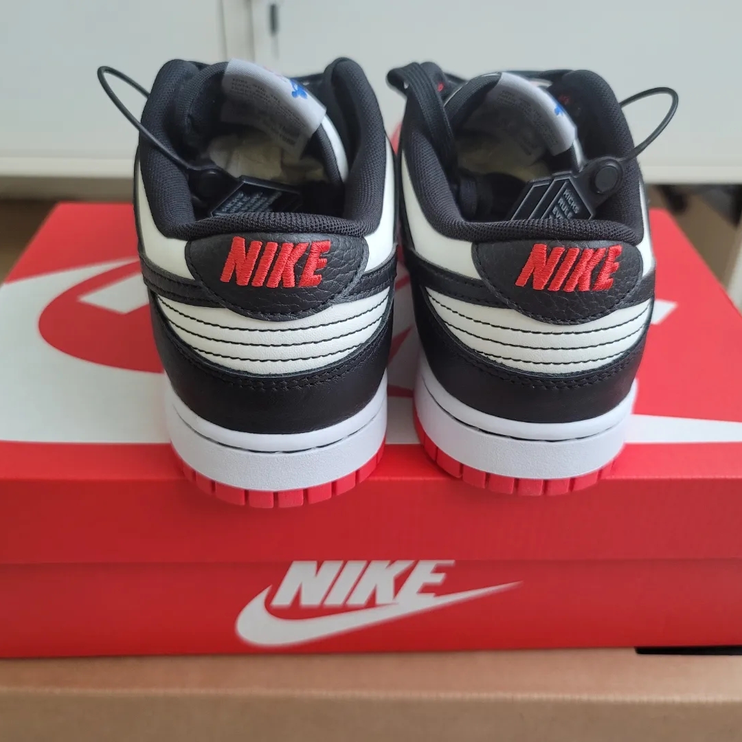 Nike x NBA Dunk Low Retro EMB Black and Chile Red 착용 스타일 - 4