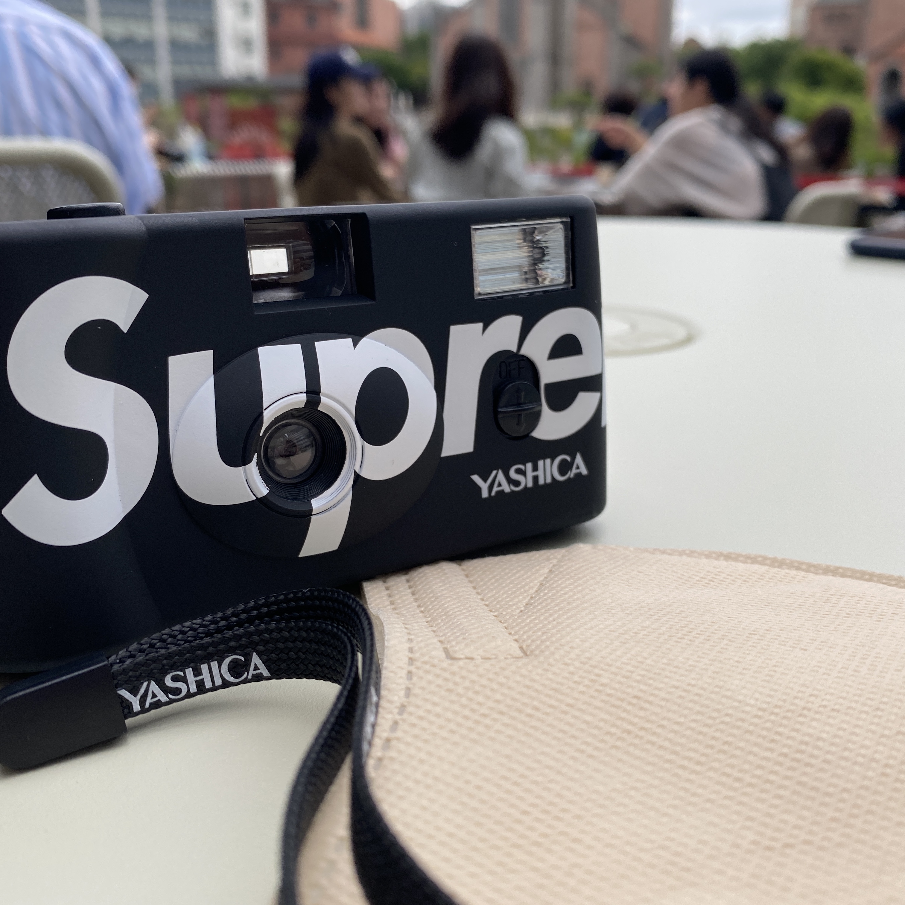 Supreme Yashica MF-1 Camera Black - 21SS 착용 스타일 - 1